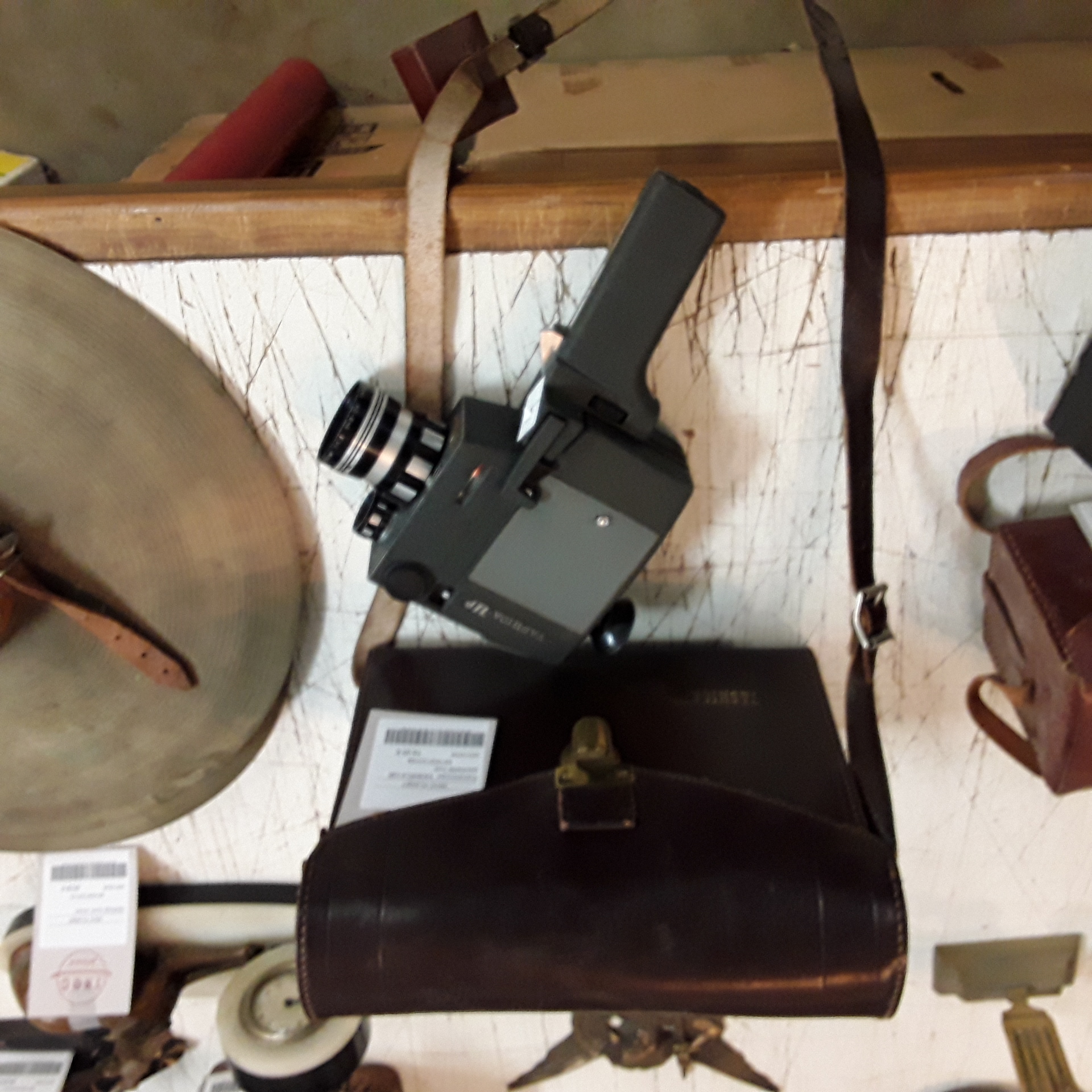 <p>Caméscope  YASHICA-UR<br />pochette cuir<br />56,00 € T.T.C<br /><a href="/Article/123168?type=depose" style="color:white;" target="_blank">Lien vers l'article</a></p>