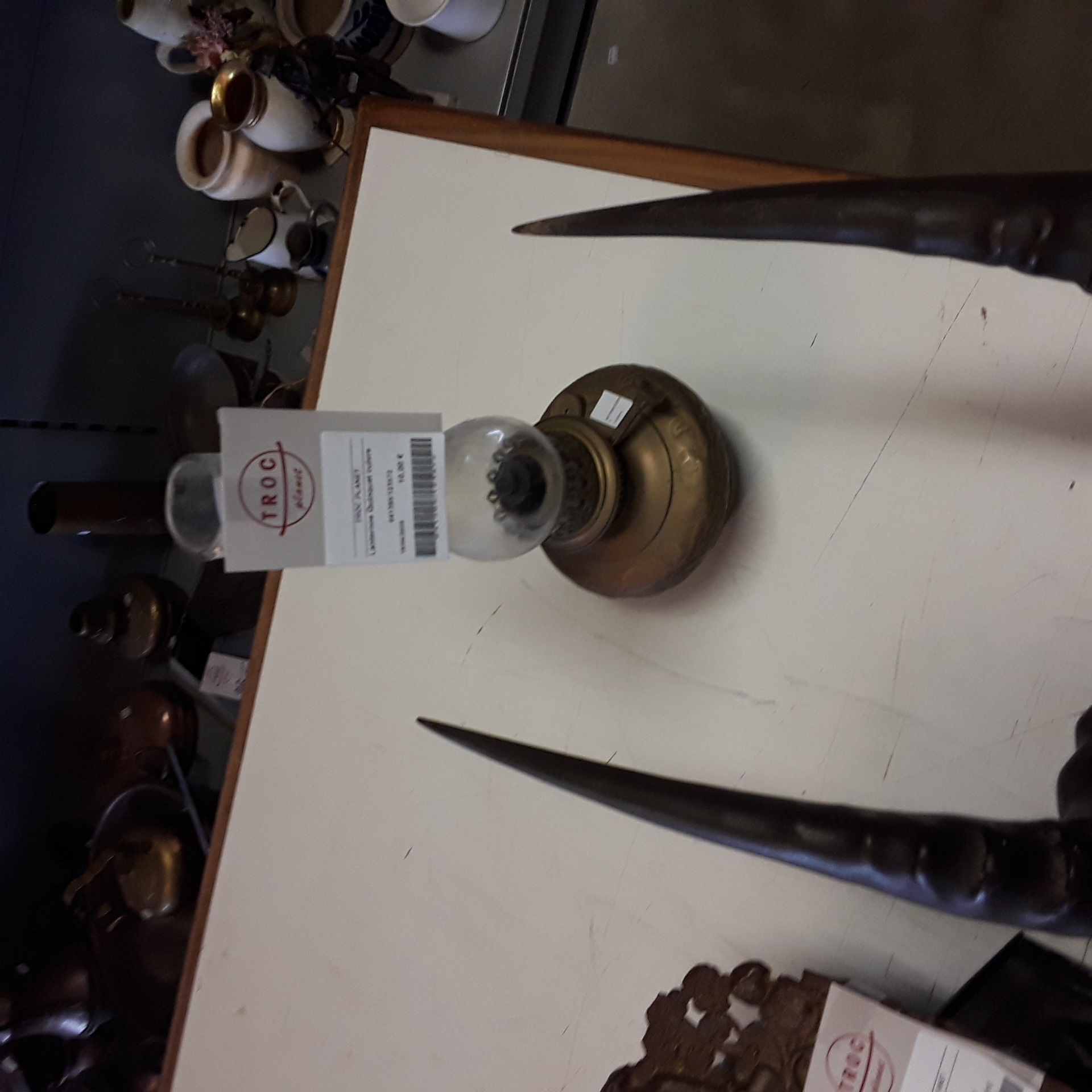 <p>Lanternne Quinquet cuivre<br />10,00 € T.T.C<br /><a href="/Article/123572?type=depose" style="color:white;" target="_blank">Lien vers l'article</a></p>