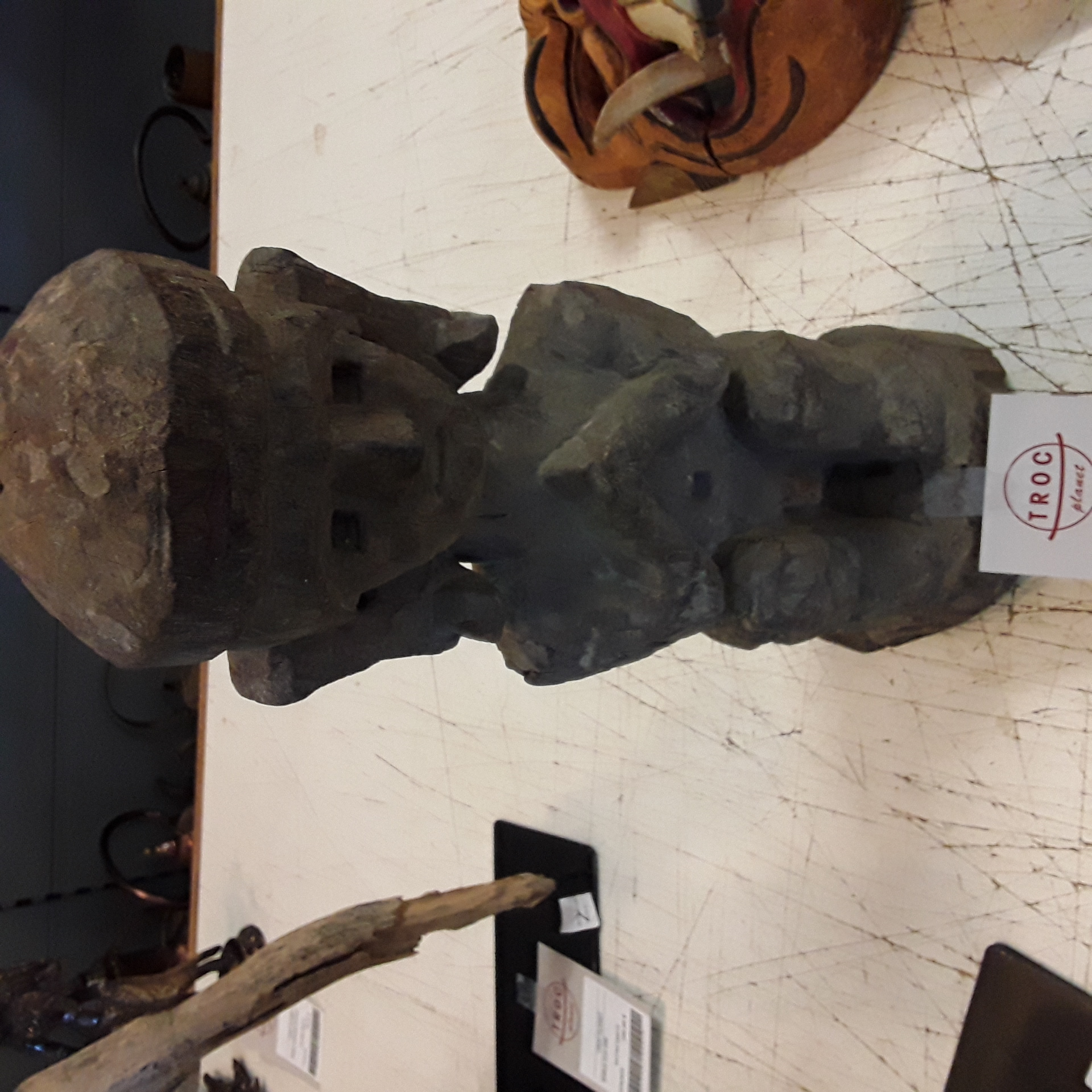 <p>Statue Népal protectrice <br />Ancienne<br />150,00 € T.T.C<br /><a href="/Article/124521?type=depose" style="color:white;" target="_blank">Lien vers l'article</a></p>