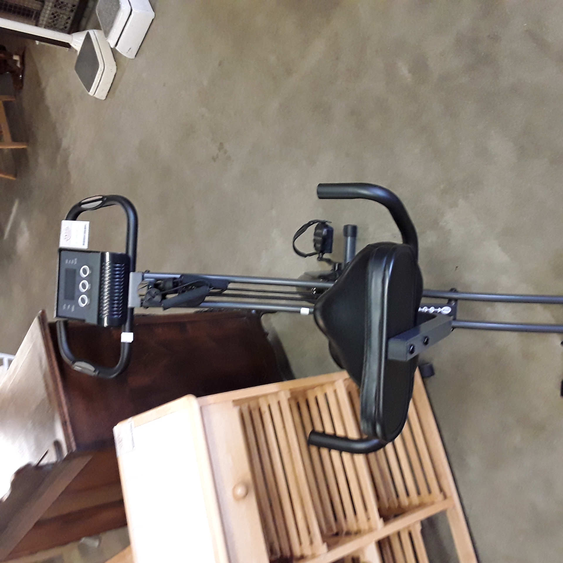 <p>Vélo D'appartement sur piles<br />50,00 € T.T.C<br /><a href="/Article/123751?type=depose" style="color:white;" target="_blank">Lien vers l'article</a></p>