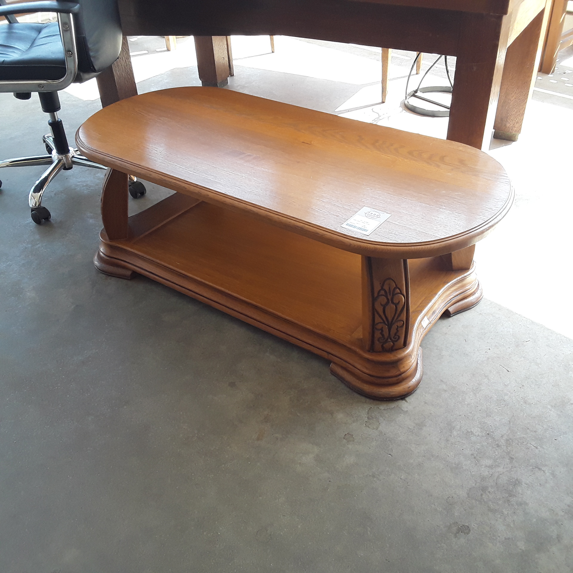 <p>Table salon chêne ovale<br />48,00 € T.T.C<br /><a href="/Article/121498?type=depose" style="color:white;" target="_blank">Lien vers l&#39;article</a></p>