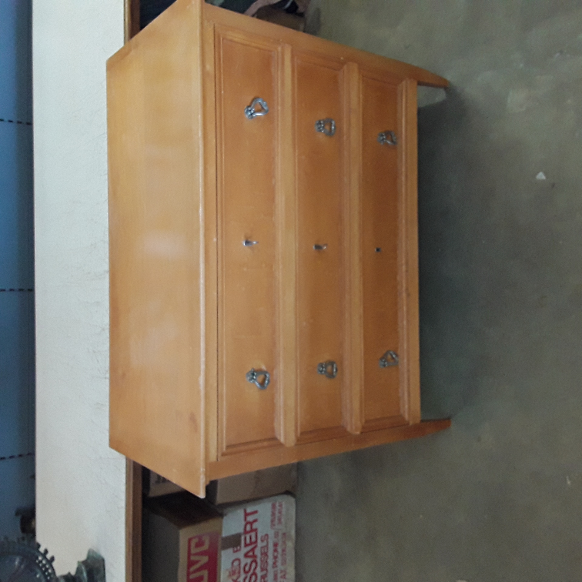 <p>Commode 3 tiroirs en bois<br />60,00 € T.T.C<br /><a href="/Article/124037?type=depose" style="color:white;" target="_blank">Lien vers l'article</a></p>