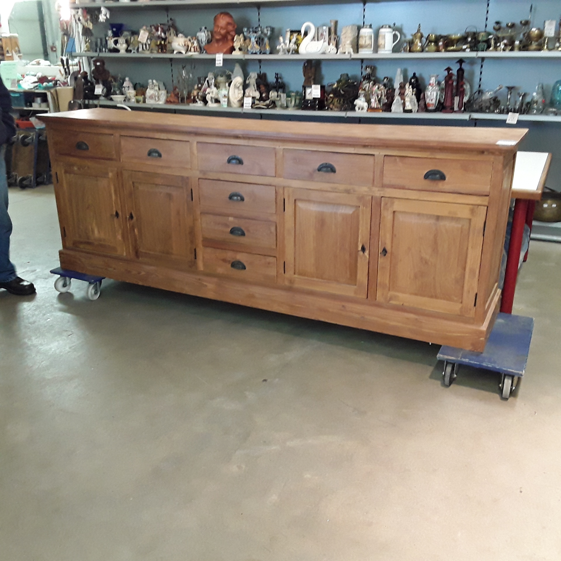 <p>Dresse teck 4 portes 8 tiroirs<br />550,00 € T.T.C<br /><a href="/Article/122470?type=depose" style="color:white;" target="_blank">Lien vers l'article</a></p>