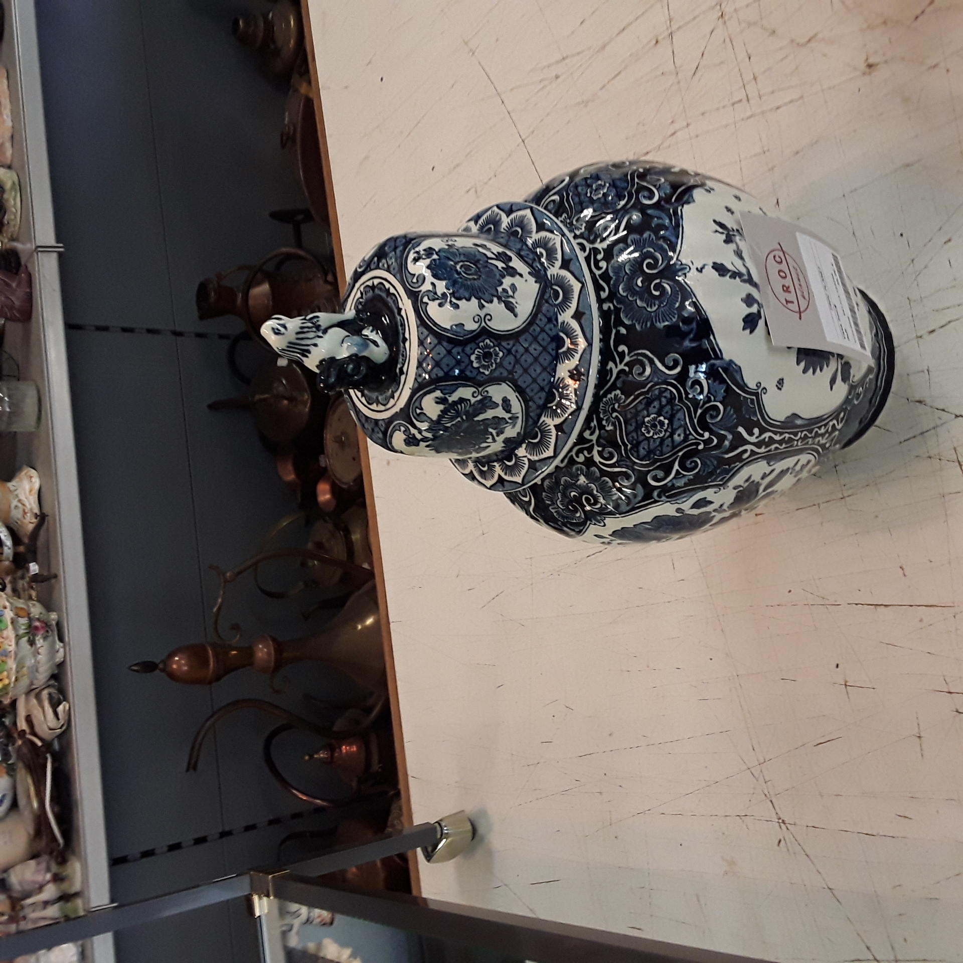 <p>Vase boch<br />deft<br />35,00 € T.T.C<br /><a href="/Article/123359?type=depose" style="color:white;" target="_blank">Lien vers l'article</a></p>