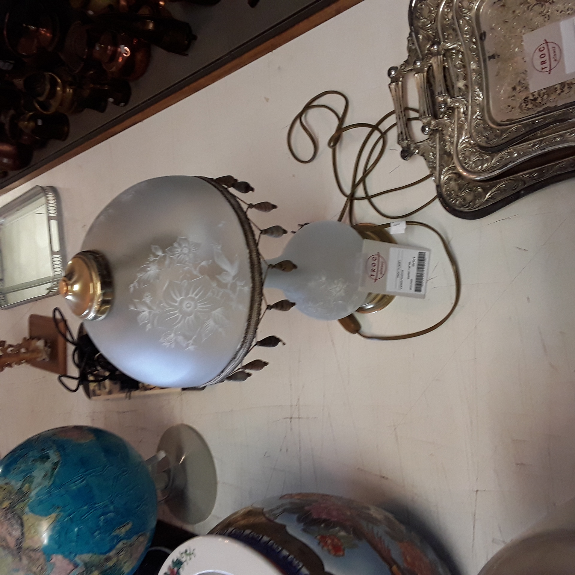 <p>Lampe opaline<br />25,00 € T.T.C<br /><a href="/Article/123706?type=depose" style="color:white;" target="_blank">Lien vers l'article</a></p>