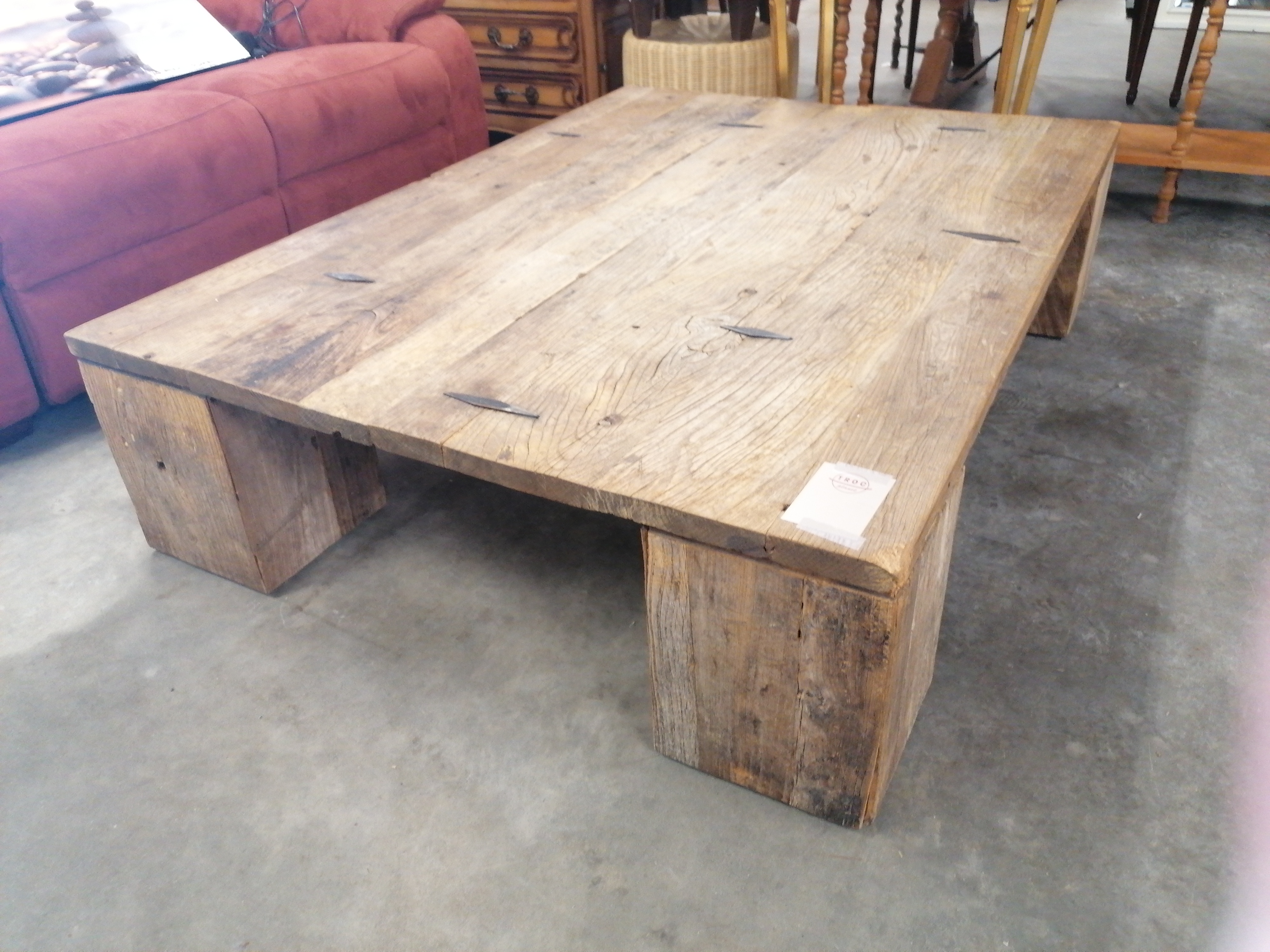 <p>Table de salon carrée 150*110<br />130,00 € T.T.C<br /><a href="/Article/112196?type=depose" style="color:white;" target="_blank">Lien vers l&#39;article</a></p>