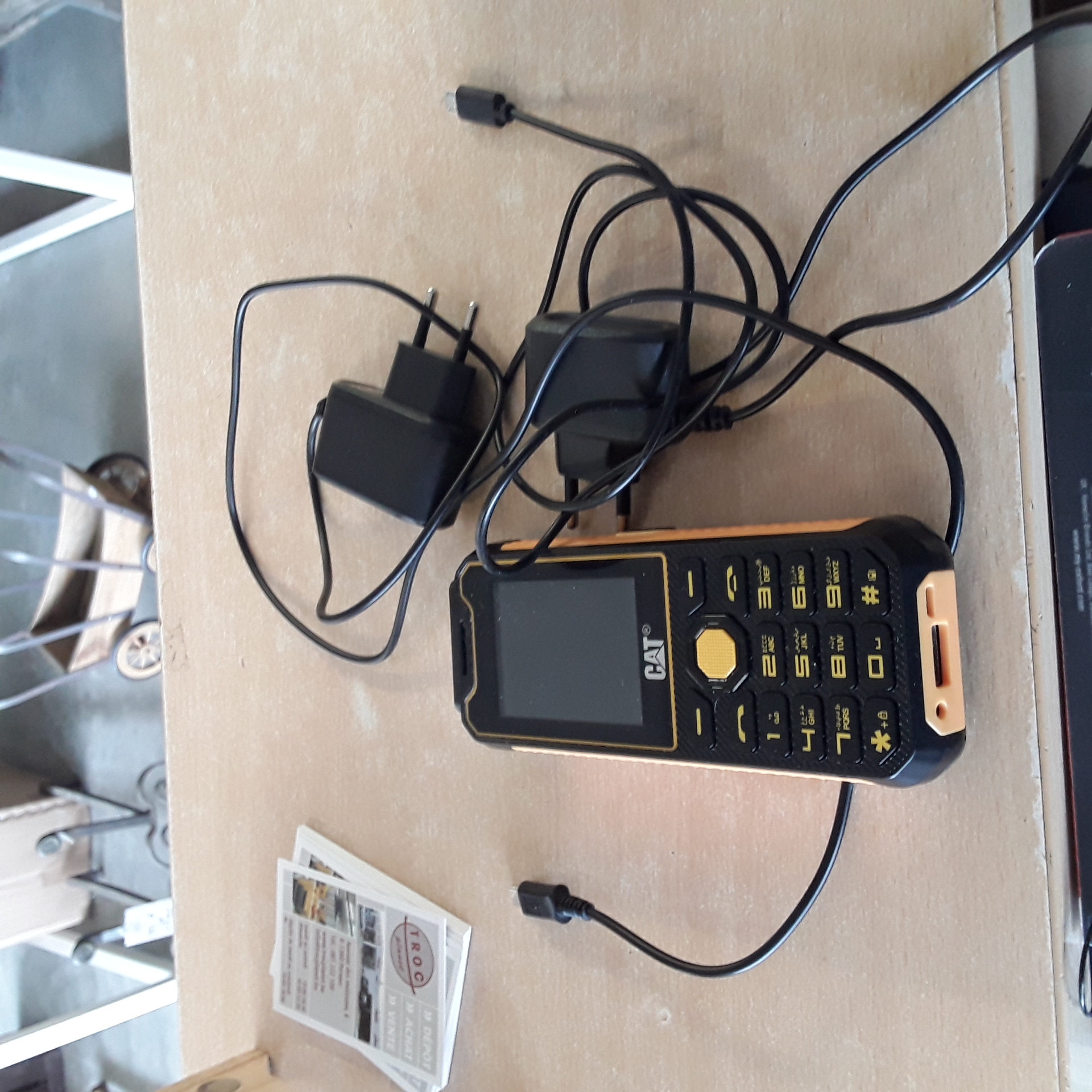 <p>Gsm CAT<br />plus Chargeur<br />40,00 € T.T.C<br /><a href="/Article/123475?type=depose" style="color:white;" target="_blank">Lien vers l'article</a></p>