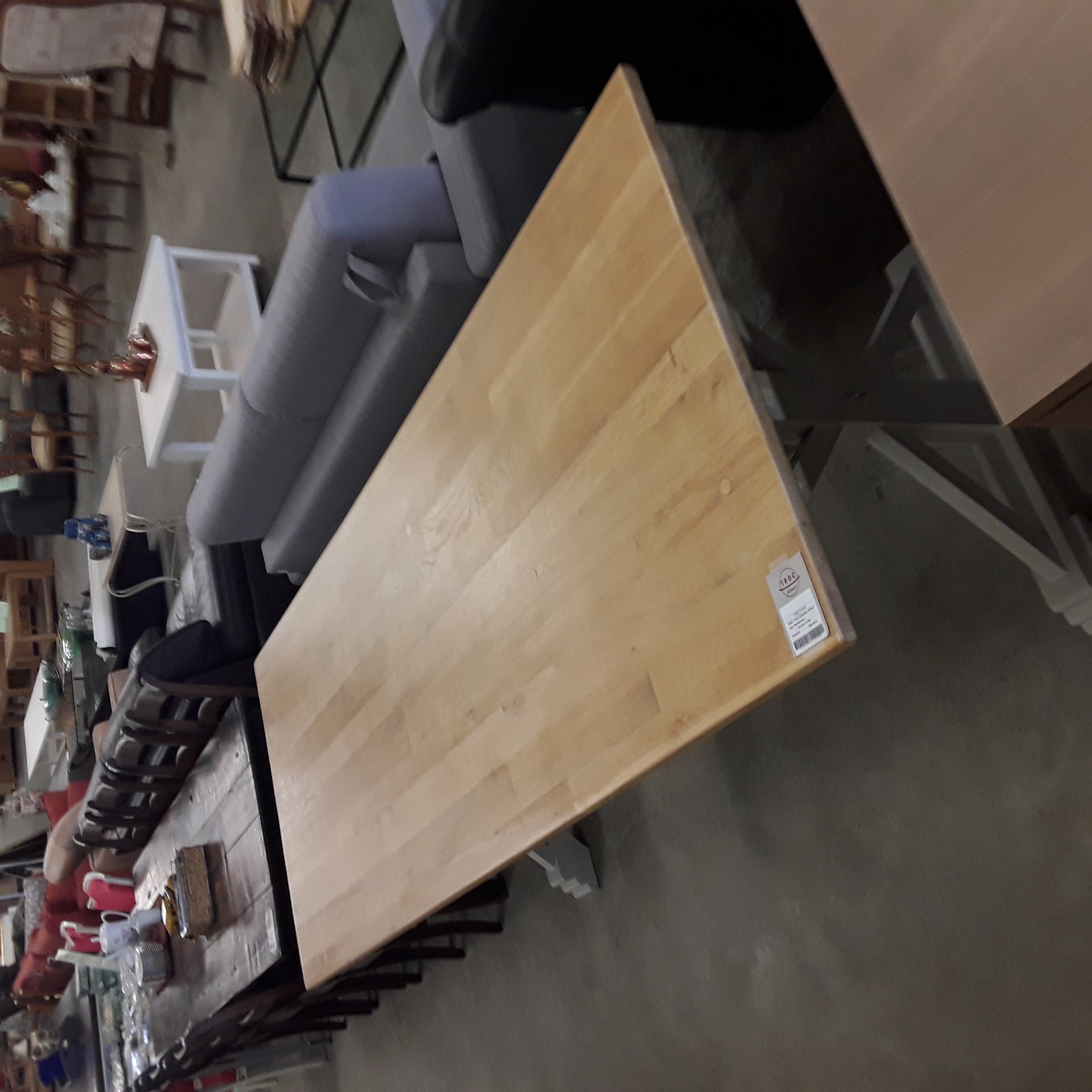 <p>Table chêne 220x90x H78cm pied<br />clair Newflamant<br />400,00 € T.T.C<br /><a href="/Article/123264?type=depose" style="color:white;" target="_blank">Lien vers l'article</a></p>