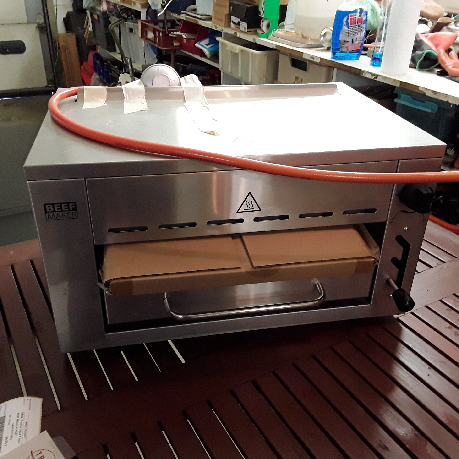 <p>BBQ / Four à pizza à gaz<br />Beef Maker + ACS<br />80,00 € T.T.C<br /><a href="/Article/122805?type=depose" style="color:white;" target="_blank">Lien vers l'article</a></p>