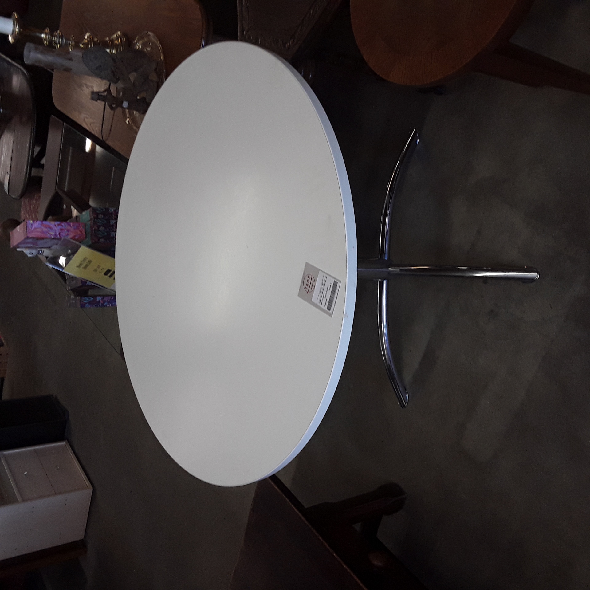 <p>Table de cuisine blanche ronde<br />pied métal<br />50,00 € T.T.C<br /><a href="/Article/123963?type=depose" style="color:white;" target="_blank">Lien vers l'article</a></p>