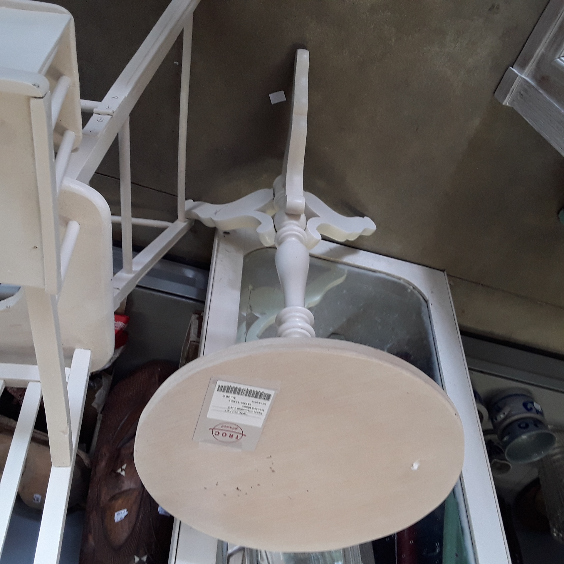 <p>Table d'appoint pied<br />trépied blanc<br />30,00 € T.T.C<br /><a href="/Article/123515?type=depose" style="color:white;" target="_blank">Lien vers l'article</a></p>