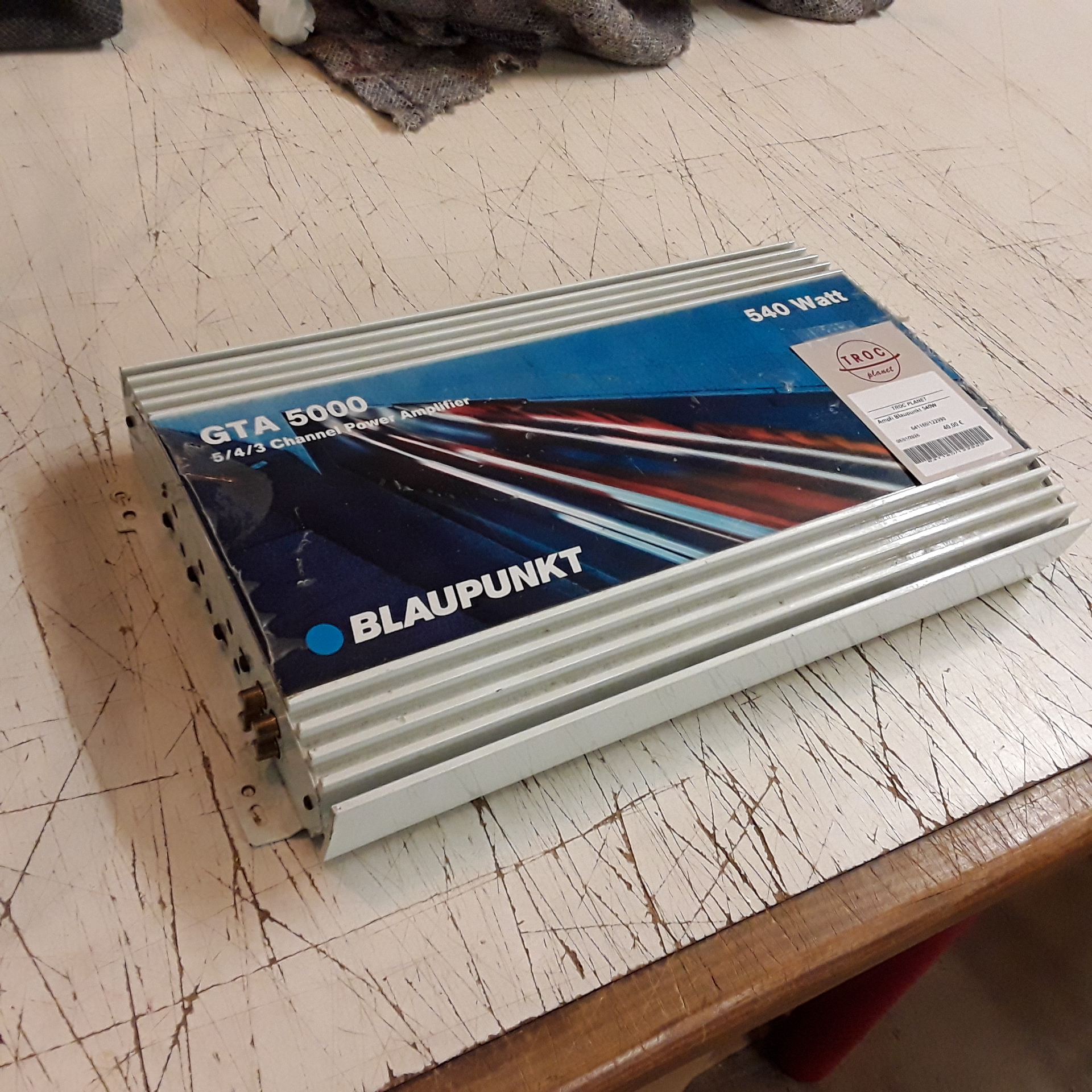 <p>Ampli Blaupunkt 540W<br />32,00 € T.T.C<br /><a href="/Article/122990?type=depose" style="color:white;" target="_blank">Lien vers l'article</a></p>