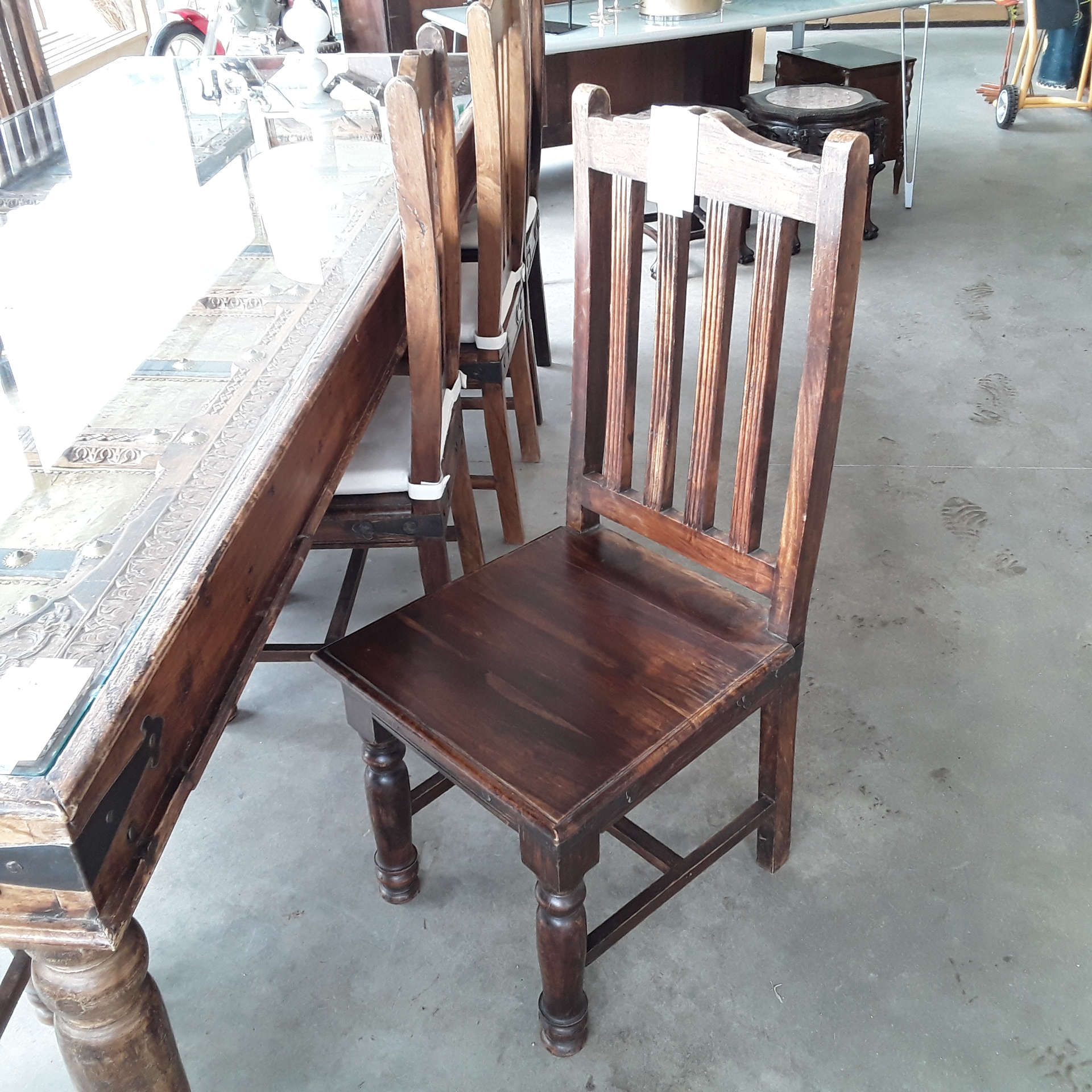 <p>Ensemble de 9 chaises<br />150,00 € T.T.C<br /><a href="/Article/121714?type=depose" style="color:white;" target="_blank">Lien vers l&#39;article</a></p>