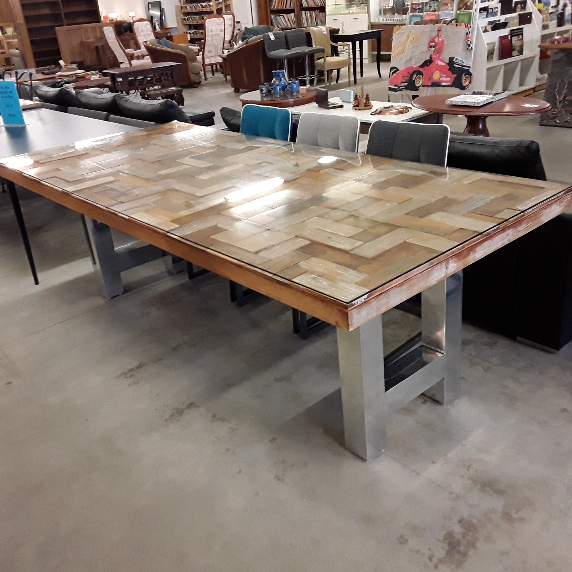 <p>Table 240 x 100 cm<br />en Teck vitrée<br />360,00 € T.T.C<br /><a href="/Article/122934?type=depose" style="color:white;" target="_blank">Lien vers l'article</a></p>