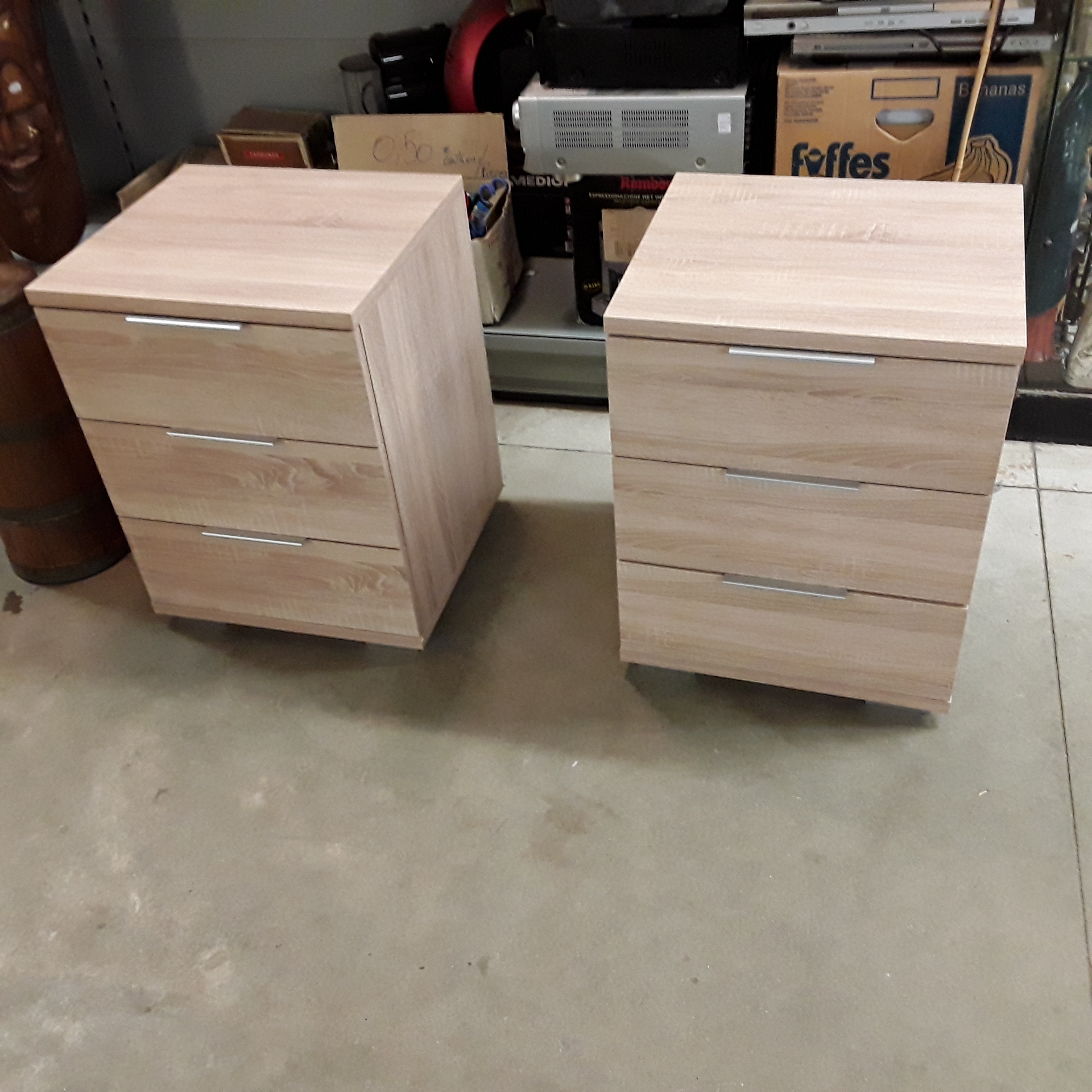 <p>Meuble PM 3 tiroirs<br />35,00 € T.T.C<br /><a href="/Article/122982?type=depose" style="color:white;" target="_blank">Lien vers l'article</a></p>