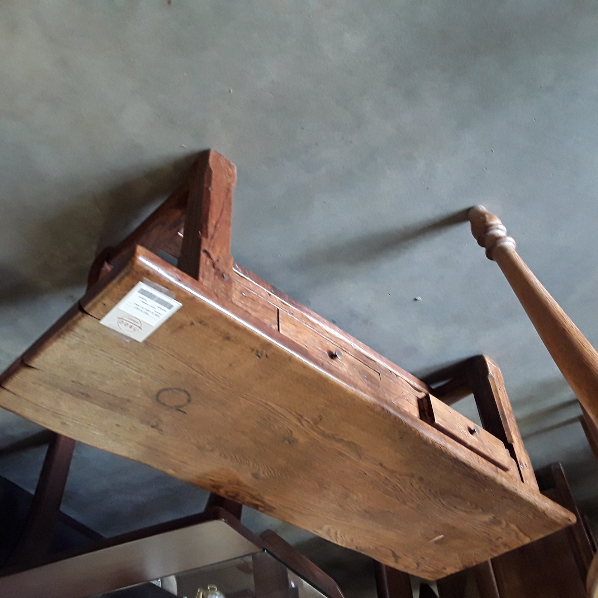 <p>Table de salon en chêne<br />2 tiroirs<br />75,00 € T.T.C<br /><a href="/Article/123609?type=depose" style="color:white;" target="_blank">Lien vers l'article</a></p>