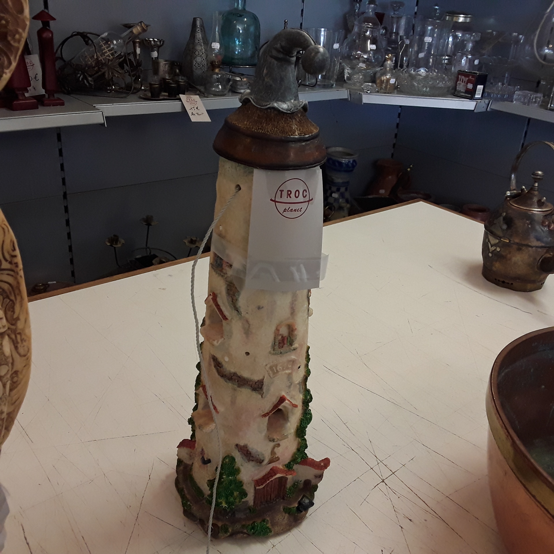 <p>Déco à pendre<br />"Tour au chapeau"<br />15,00 € T.T.C<br /><a href="/Article/122508?type=depose" style="color:white;" target="_blank">Lien vers l&#39;article</a></p>