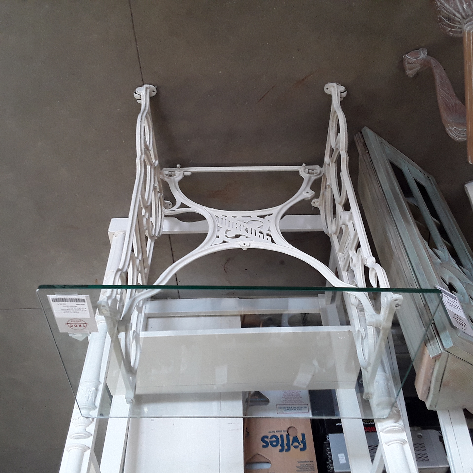 <p>Pied patiné de machine<br />à coudre en fonte<br />35,00 € T.T.C<br /><a href="/Article/123507?type=depose" style="color:white;" target="_blank">Lien vers l'article</a></p>