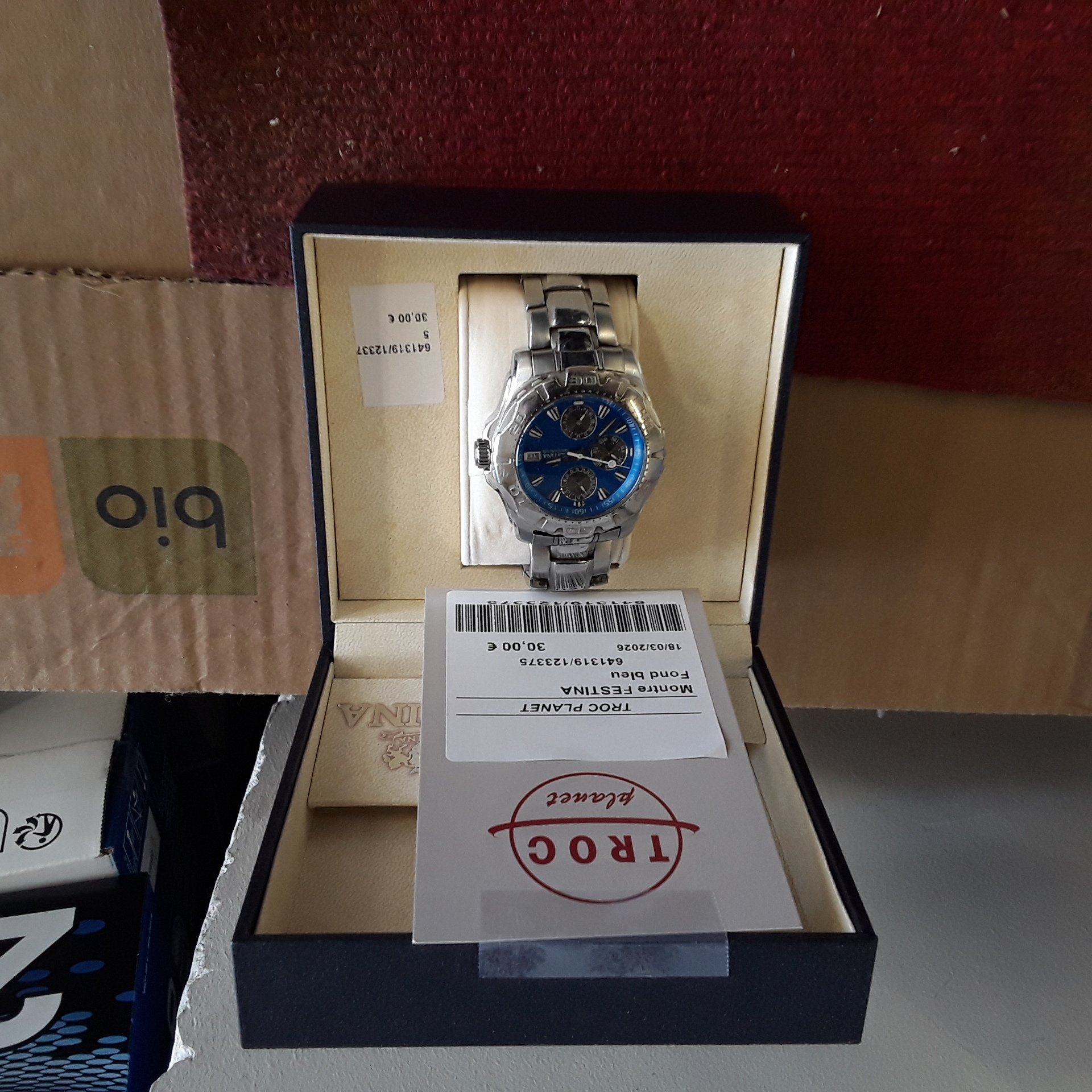 <p>Montre FESTINA<br />Fond bleu<br />30,00 € T.T.C<br /><a href="/Article/123375?type=depose" style="color:white;" target="_blank">Lien vers l'article</a></p>