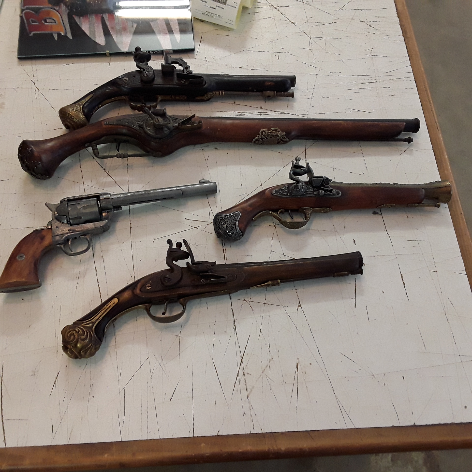 <p>Fusil ancien déco<br />20,00 € T.T.C<br /><a href="/Article/121974?type=depose" style="color:white;" target="_blank">Lien vers l&#39;article</a></p>