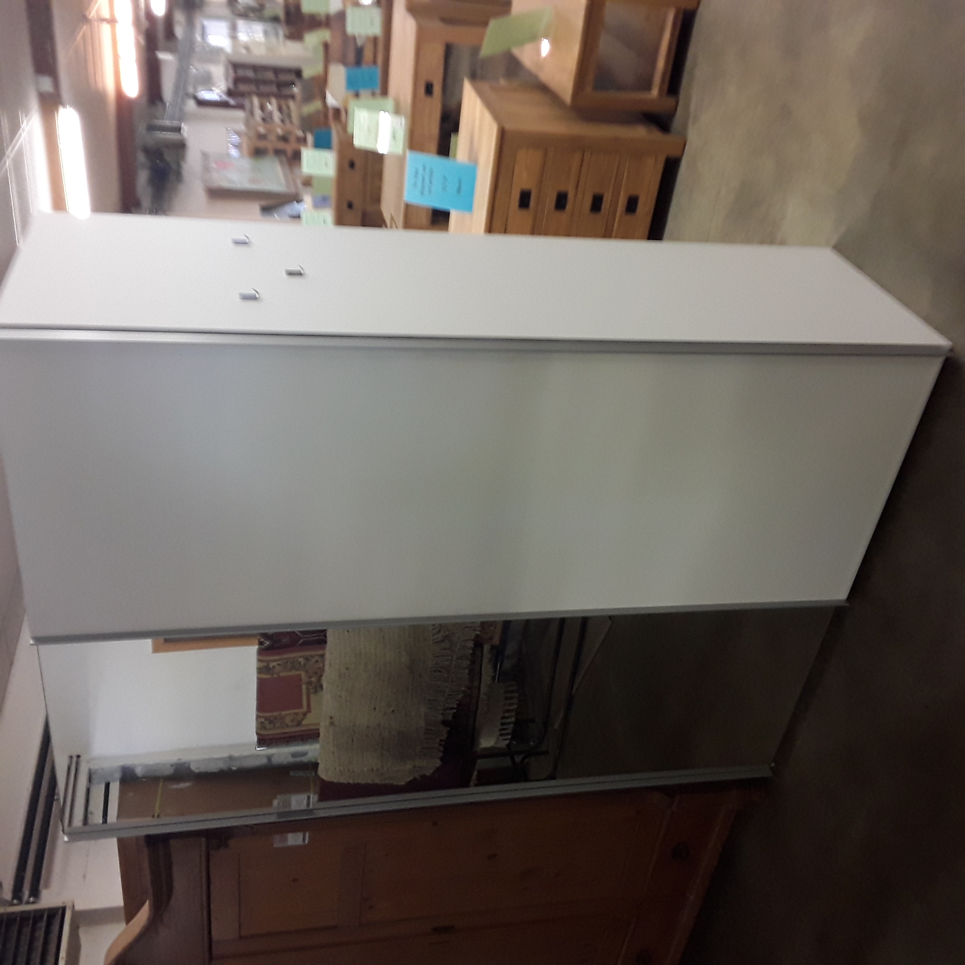 <p>Garde-robe moderne<br />2 portes coulissantes<br />250,00 € T.T.C<br /><a href="/Article/123575?type=depose" style="color:white;" target="_blank">Lien vers l'article</a></p>