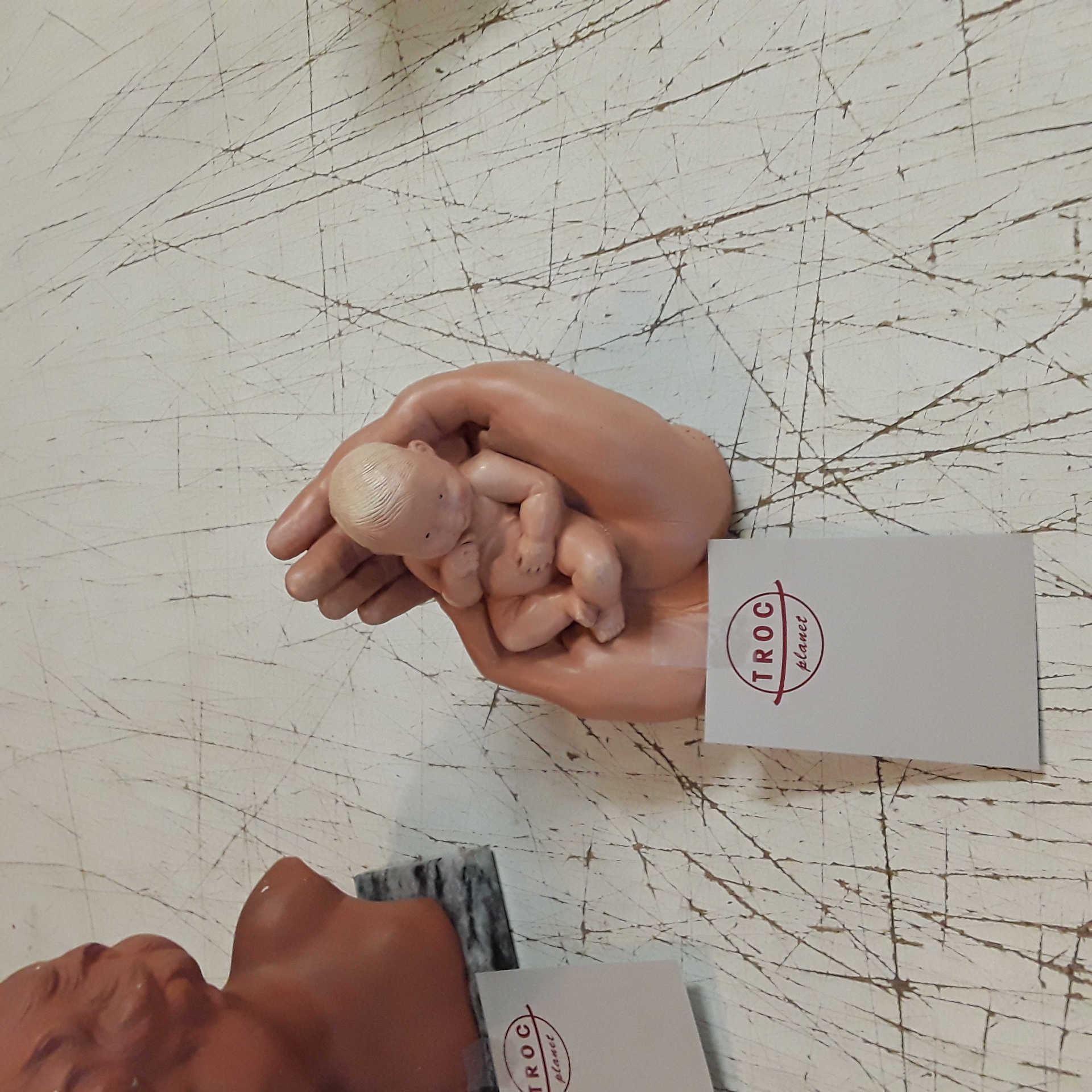 <p>Déco enfant main<br />20,00 € T.T.C<br /><a href="/Article/123240?type=depose" style="color:white;" target="_blank">Lien vers l'article</a></p>