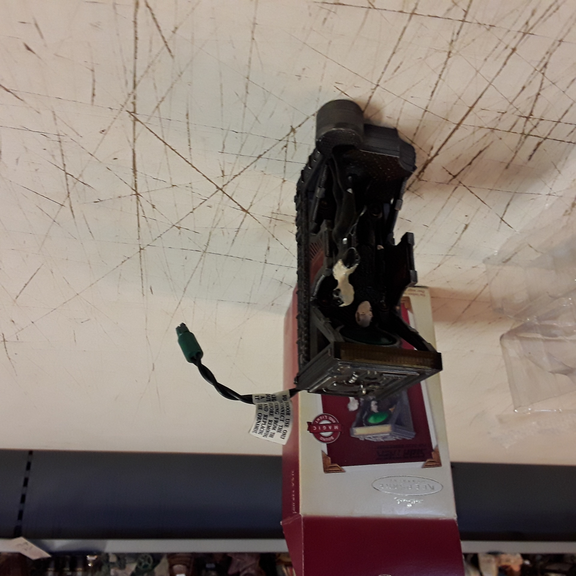 <p>Figurine Star Trek Hallmark<br />lumineuse ( pas led) parlante<br />60,00 € T.T.C<br /><a href="/Article/122908?type=depose" style="color:white;" target="_blank">Lien vers l'article</a></p>