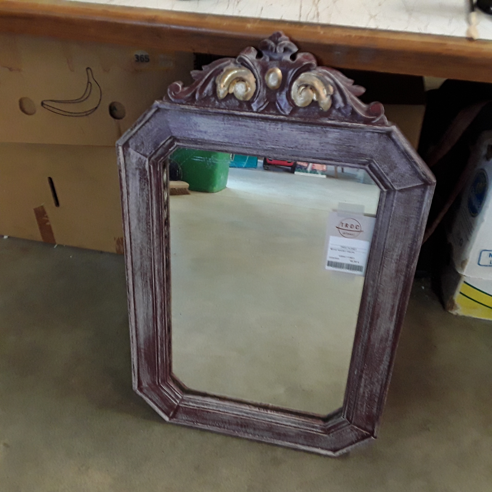 <p>Miroir ancien mauve<br />24,00 € T.T.C<br /><a href="/Article/119621?type=depose" style="color:white;" target="_blank">Lien vers l&#39;article</a></p>