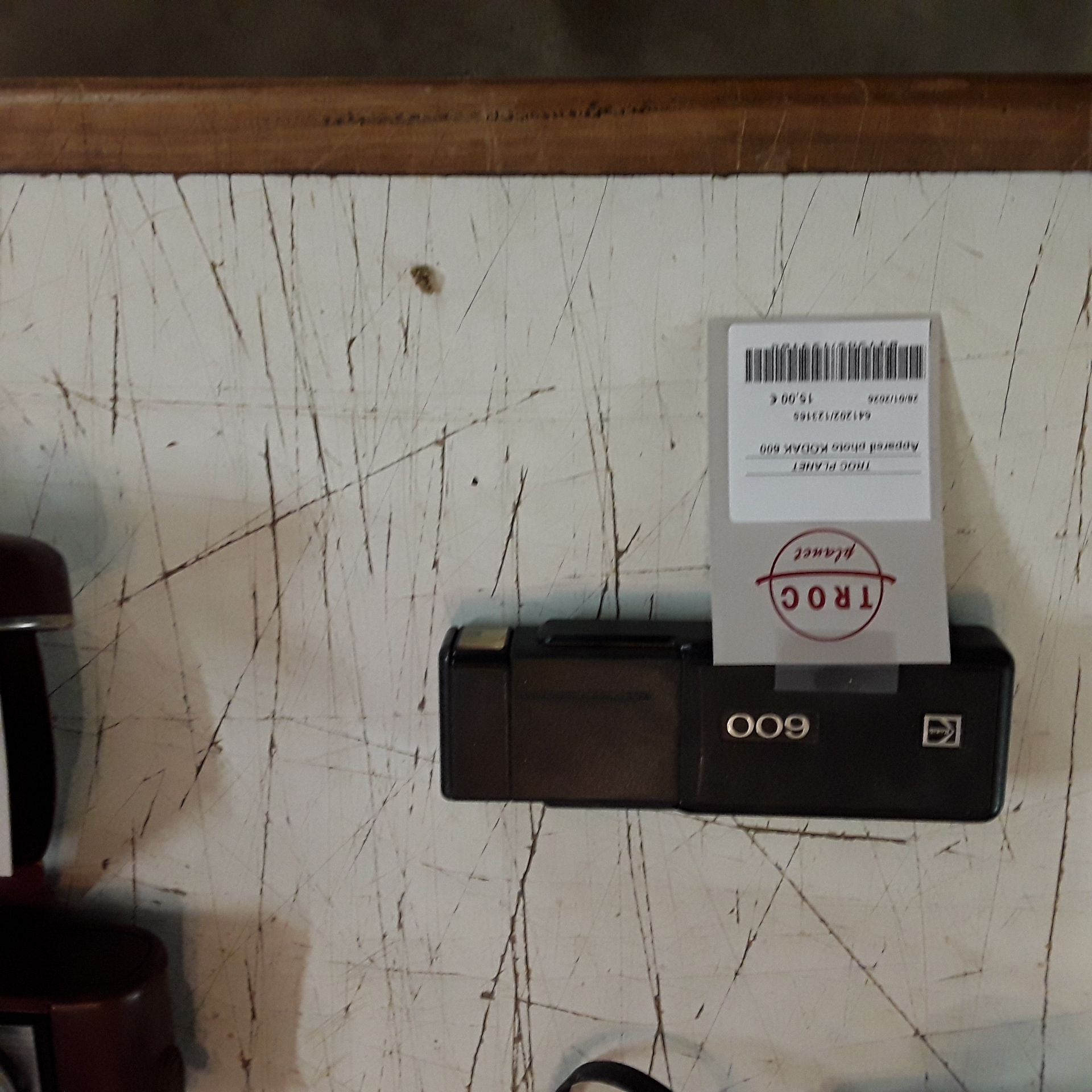 <p>Appareil photo KODAK 600<br />12,00 € T.T.C<br /><a href="/Article/123165?type=depose" style="color:white;" target="_blank">Lien vers l'article</a></p>