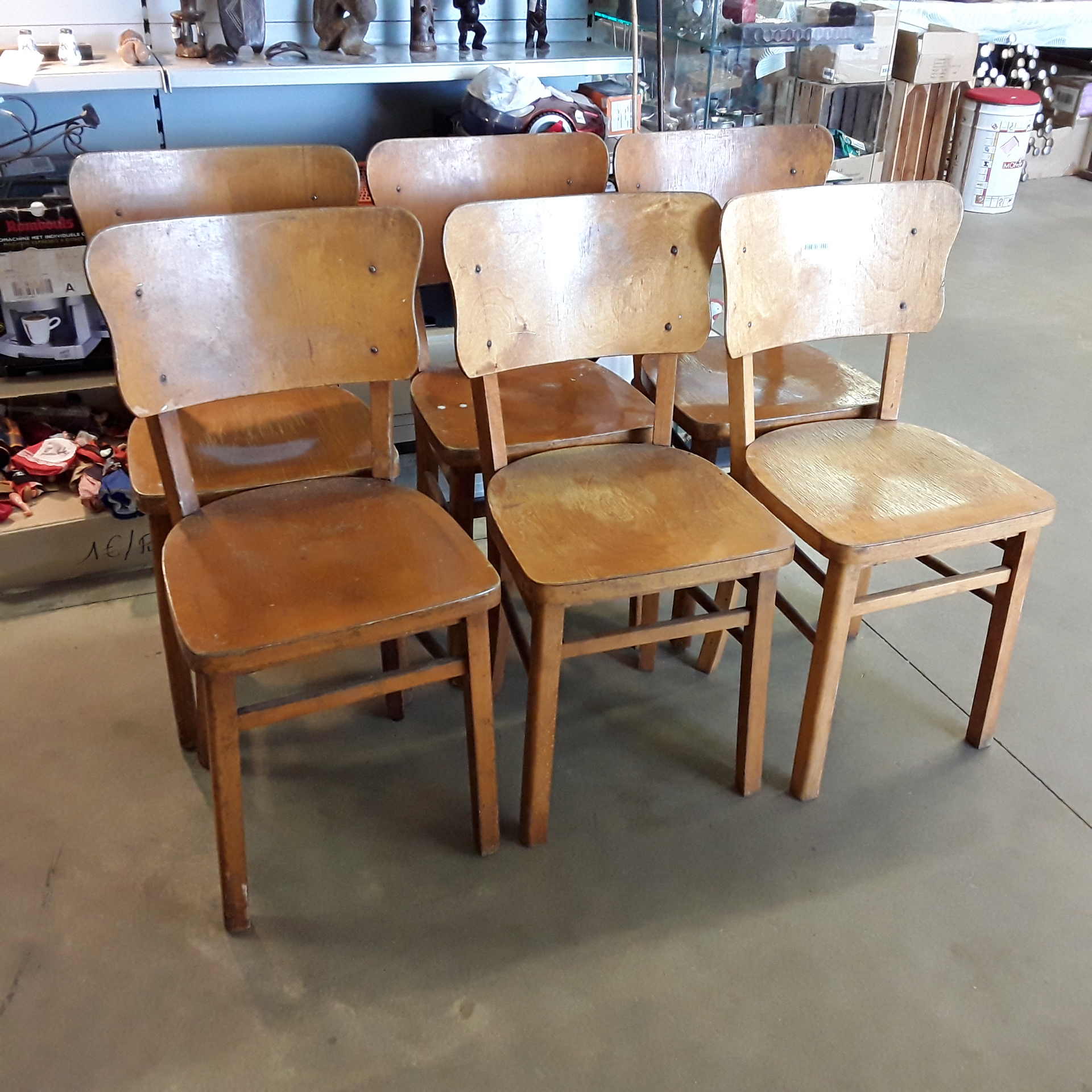 <p>Ensemble de 6 chaises bois<br />32,00 € T.T.C<br /><a href="/Article/121515?type=depose" style="color:white;" target="_blank">Lien vers l&#39;article</a></p>