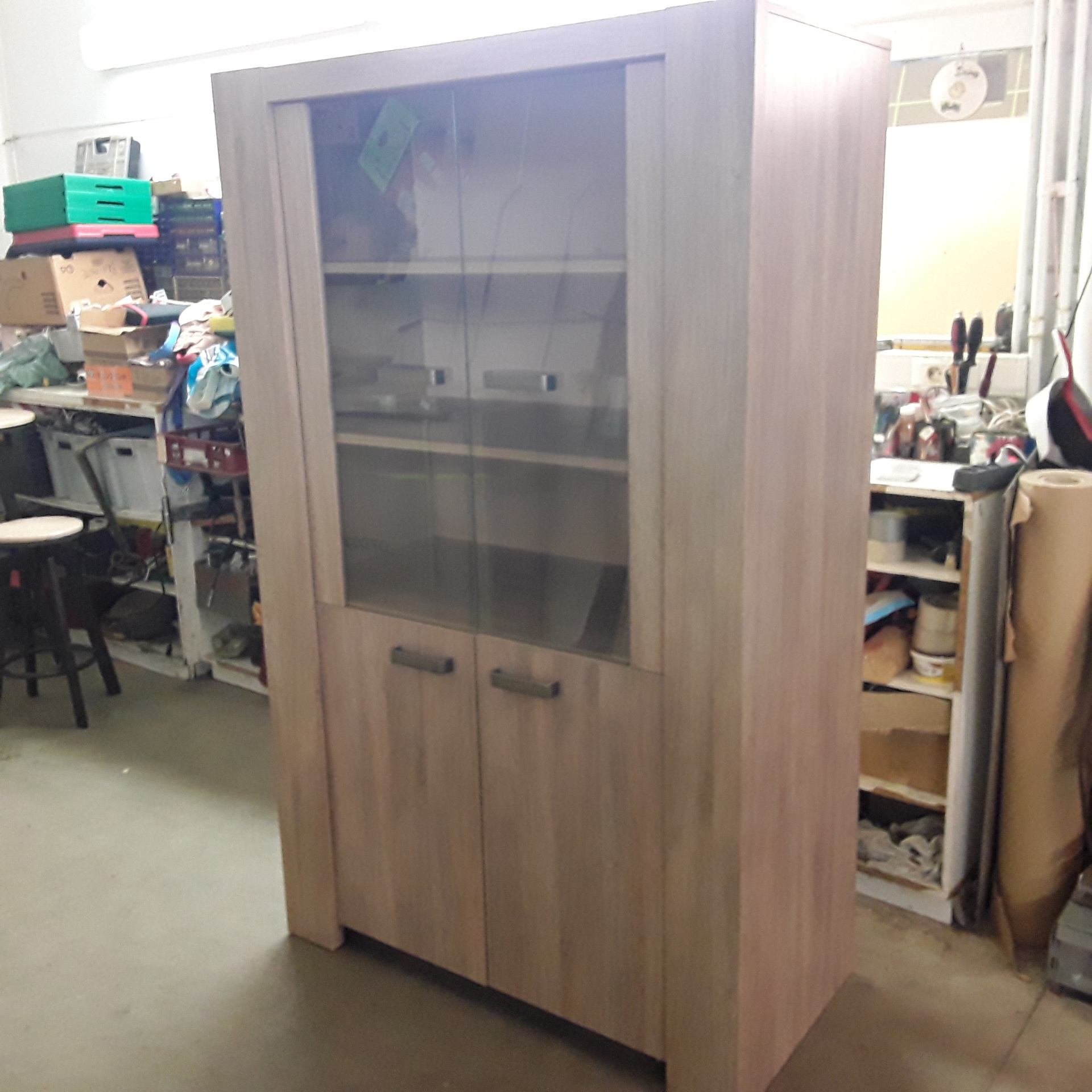 <p>Meuble bar vitré 4 portes<br />175,00 € T.T.C<br /><a href="/Article/122624?type=depose" style="color:white;" target="_blank">Lien vers l&#39;article</a></p>