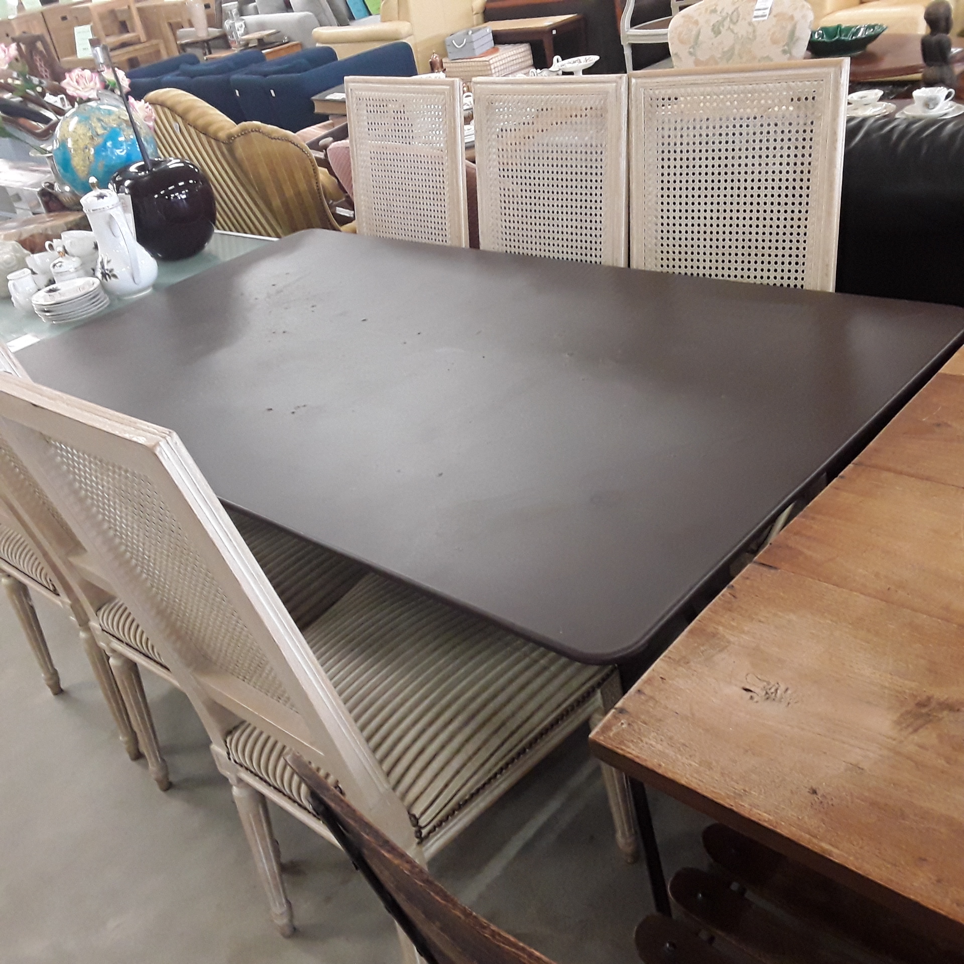 <p>Table fer forgé 160 x 90 cm<br />60,00 € T.T.C<br /><a href="/Article/122416?type=depose" style="color:white;" target="_blank">Lien vers l&#39;article</a></p>