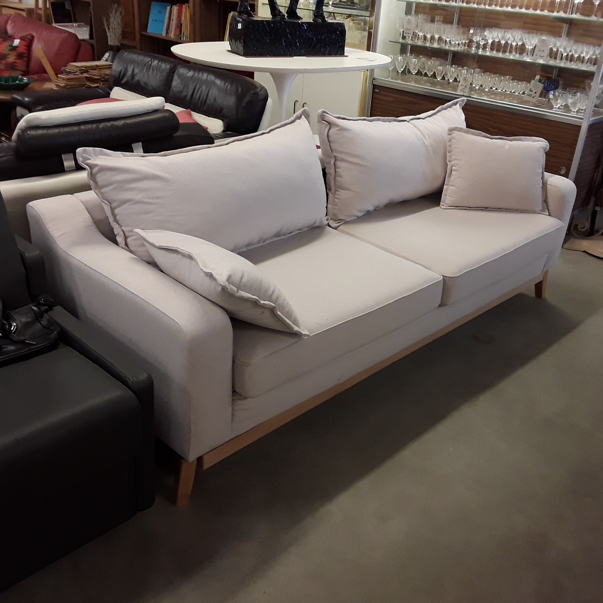 <p>Canapé/lit 3 places Lisa<br />Tissu beige microfibre<br />195,00 € T.T.C<br /><a href="/Article/121605?type=depose" style="color:white;" target="_blank">Lien vers l&#39;article</a></p>
