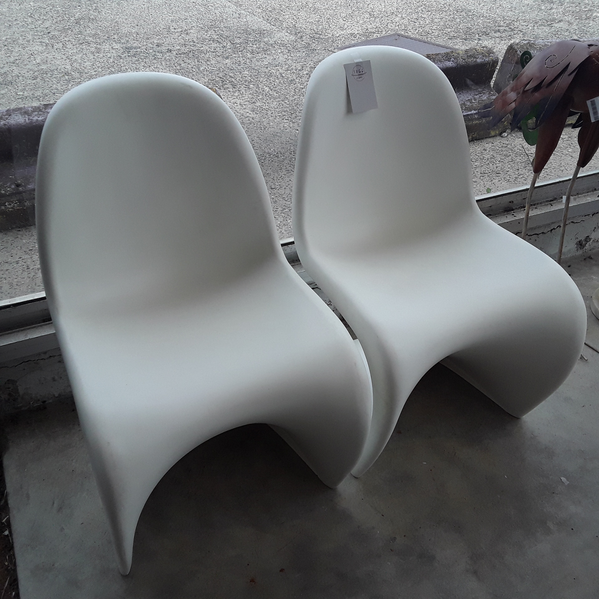 <p>Paire de chaises design<br />Verner Panton<br />600,00 € T.T.C<br /><a href="/Article/122307?type=depose" style="color:white;" target="_blank">Lien vers l&#39;article</a></p>