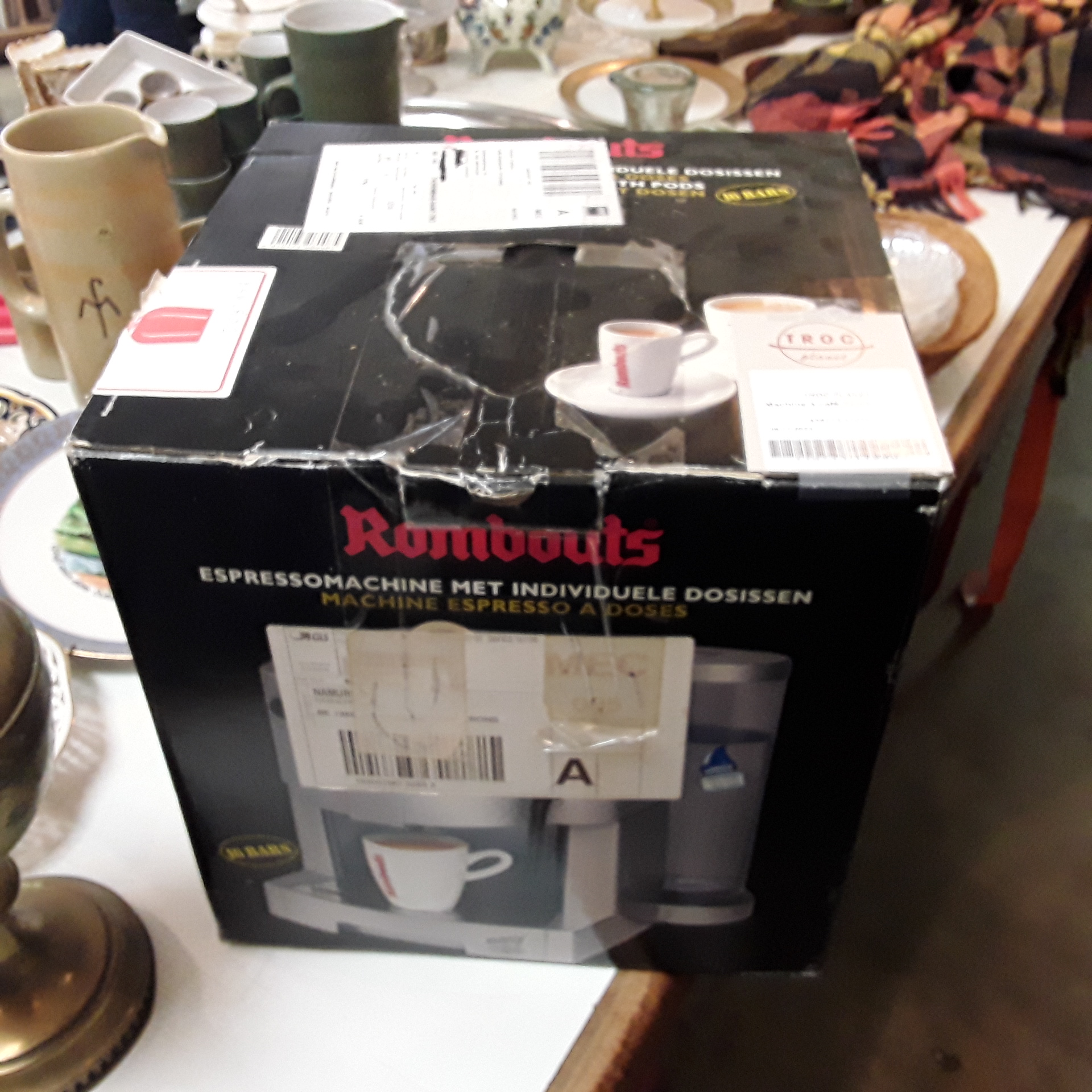 <p>Machine à café Rombouts <br />50,00 € T.T.C<br /><a href="/Article/119963?type=depose" style="color:white;" target="_blank">Lien vers l&#39;article</a></p>