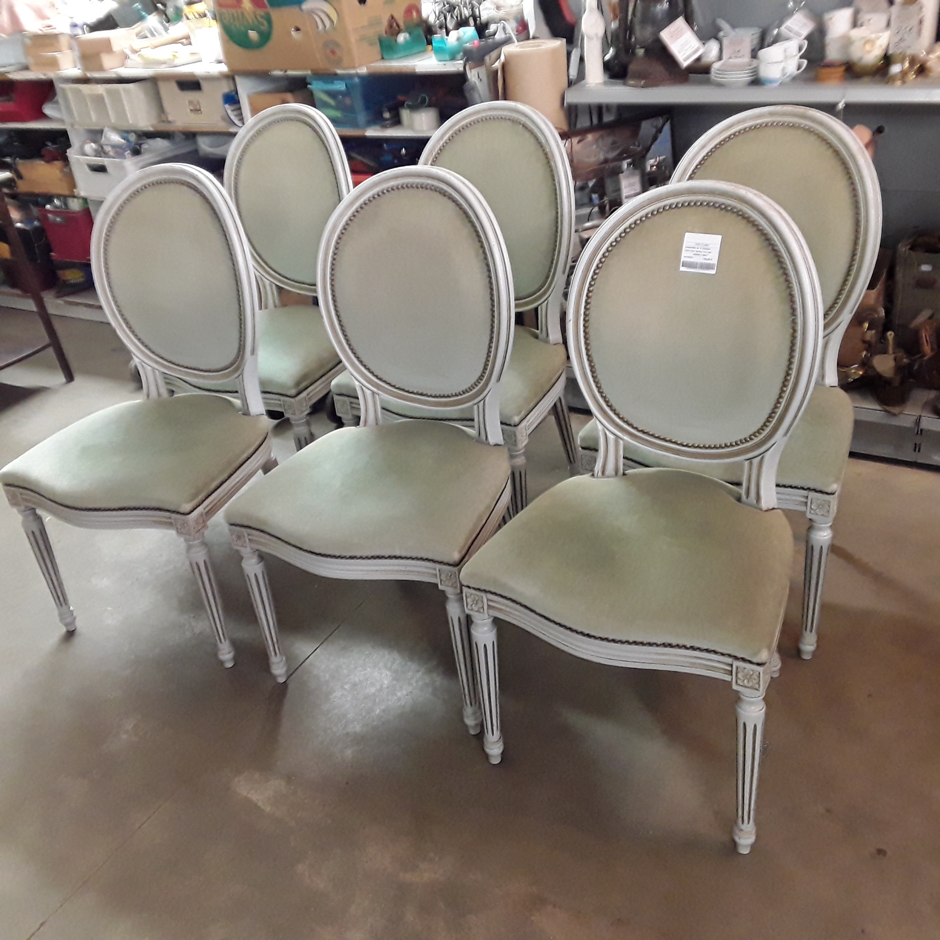 <p>ensemble de 6 chaises<br />blanches assise ton vert<br />150,00 € T.T.C<br /><a href="/Article/119937?type=depose" style="color:white;" target="_blank">Lien vers l&#39;article</a></p>