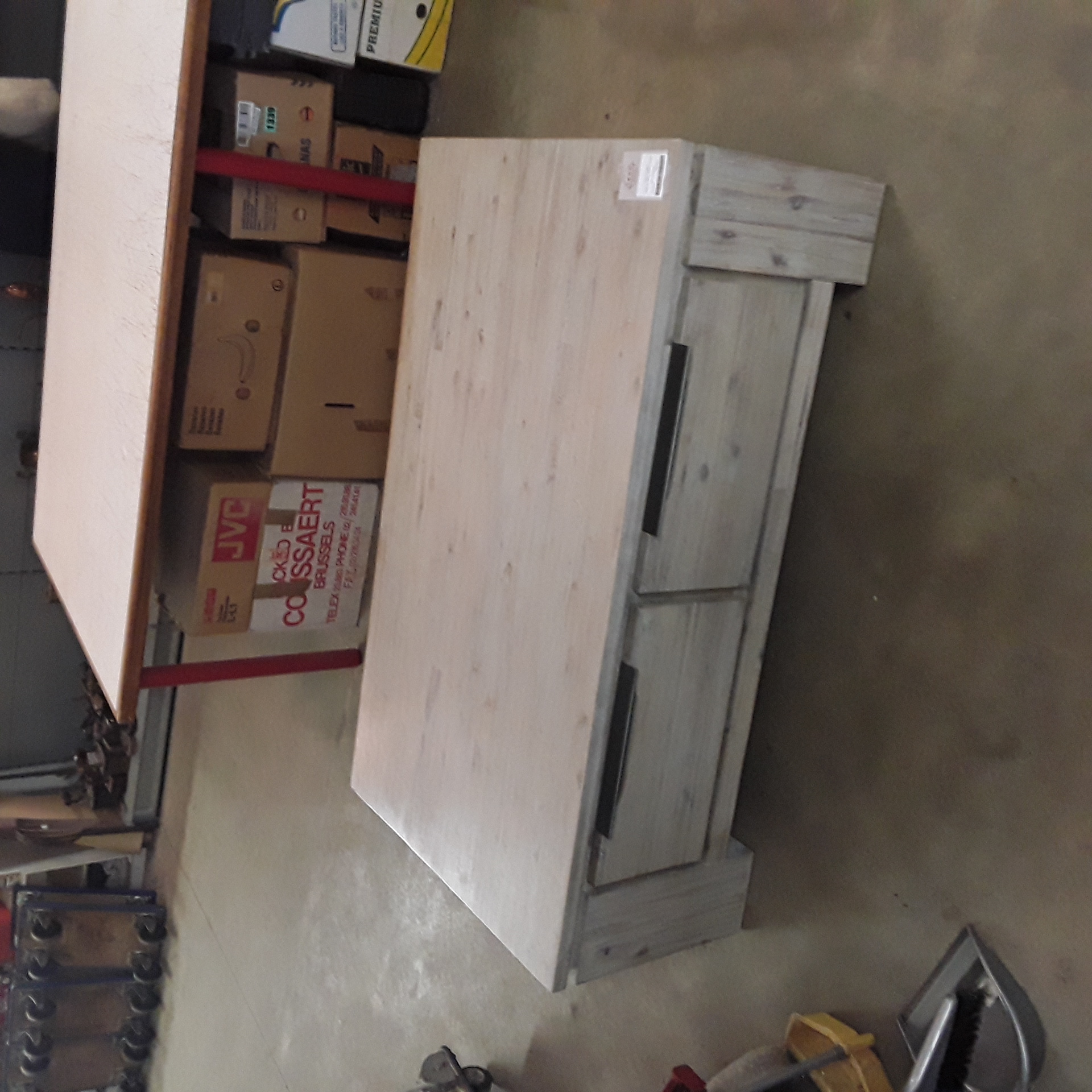 <p>Table de salon Hêtre 4 tiroirs<br />100,00 € T.T.C<br /><a href="/Article/123351?type=depose" style="color:white;" target="_blank">Lien vers l'article</a></p>