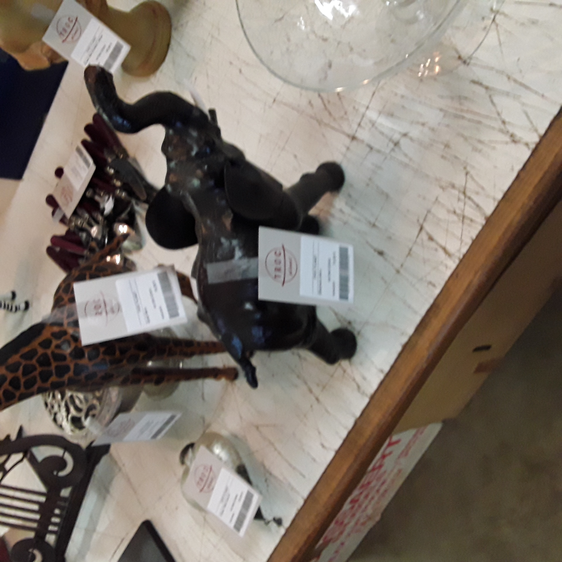 <p>Eléphant déco<br />15,00 € T.T.C<br /><a href="/Article/123552?type=depose" style="color:white;" target="_blank">Lien vers l'article</a></p>