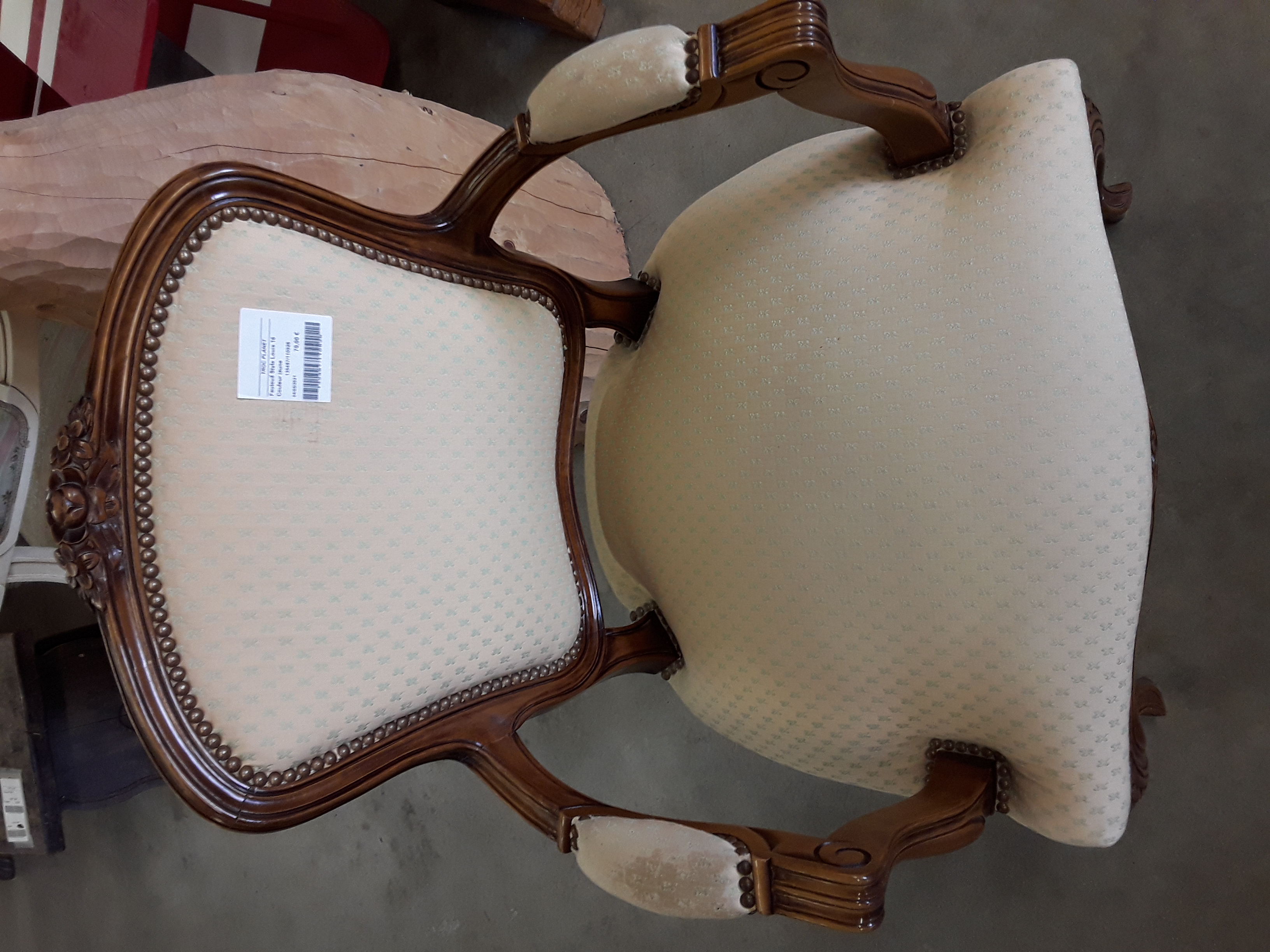<p>Fauteuil Style Louis 16<br />Couleur jaune<br />70,00 € T.T.C<br /><a href="/Article/110926?type=depose" style="color:white;" target="_blank">Lien vers l&#39;article</a></p>