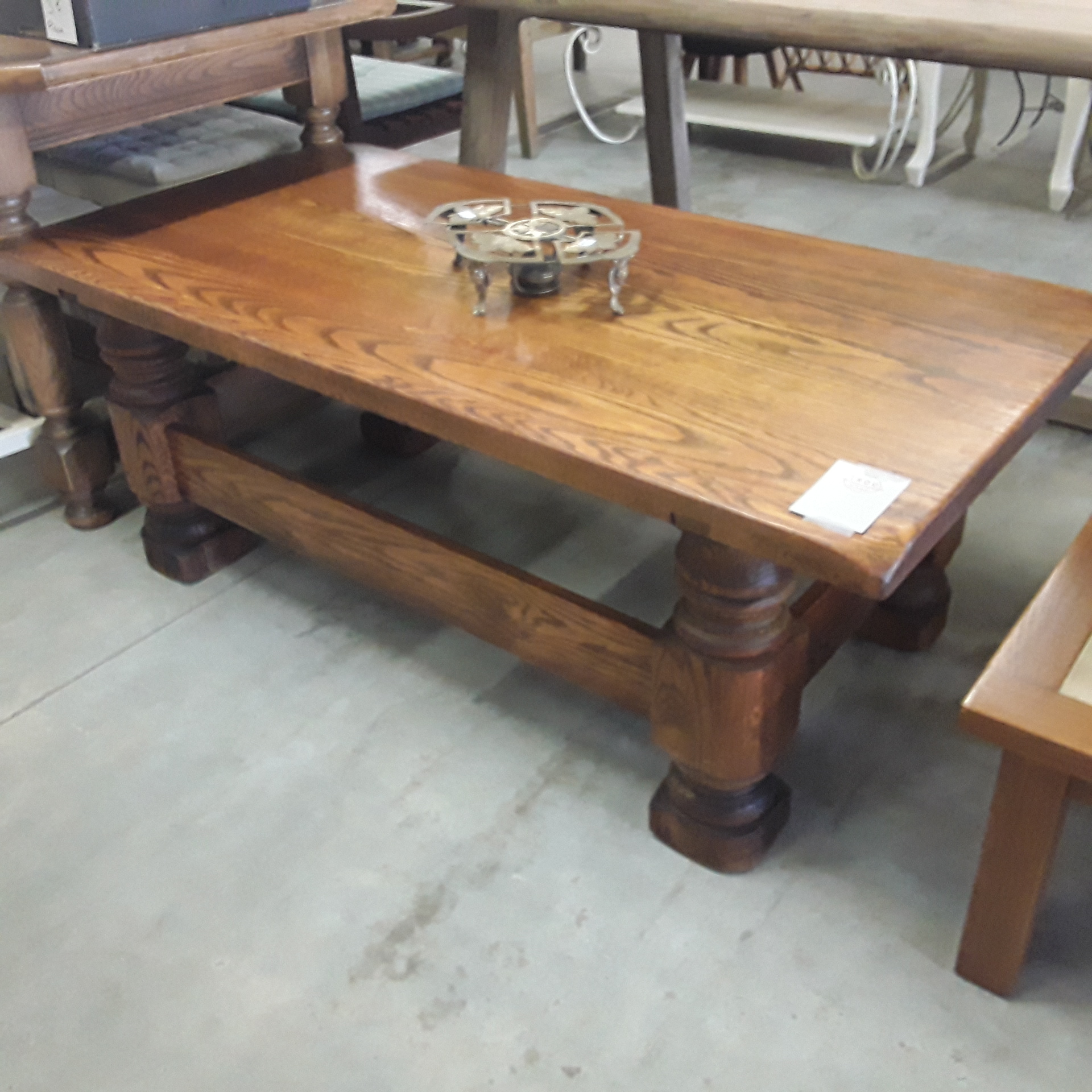 <p>Table de salon chêne rect.<br />140 x 70 Cm<br />50,00 € T.T.C<br /><a href="/Article/122433?type=depose" style="color:white;" target="_blank">Lien vers l&#39;article</a></p>