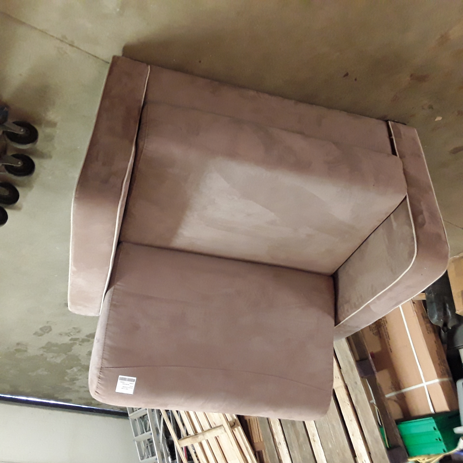 <p>Fauteuil convertible<br />lit brun<br />125,00 € T.T.C<br /><a href="/Article/123285?type=depose" style="color:white;" target="_blank">Lien vers l'article</a></p>