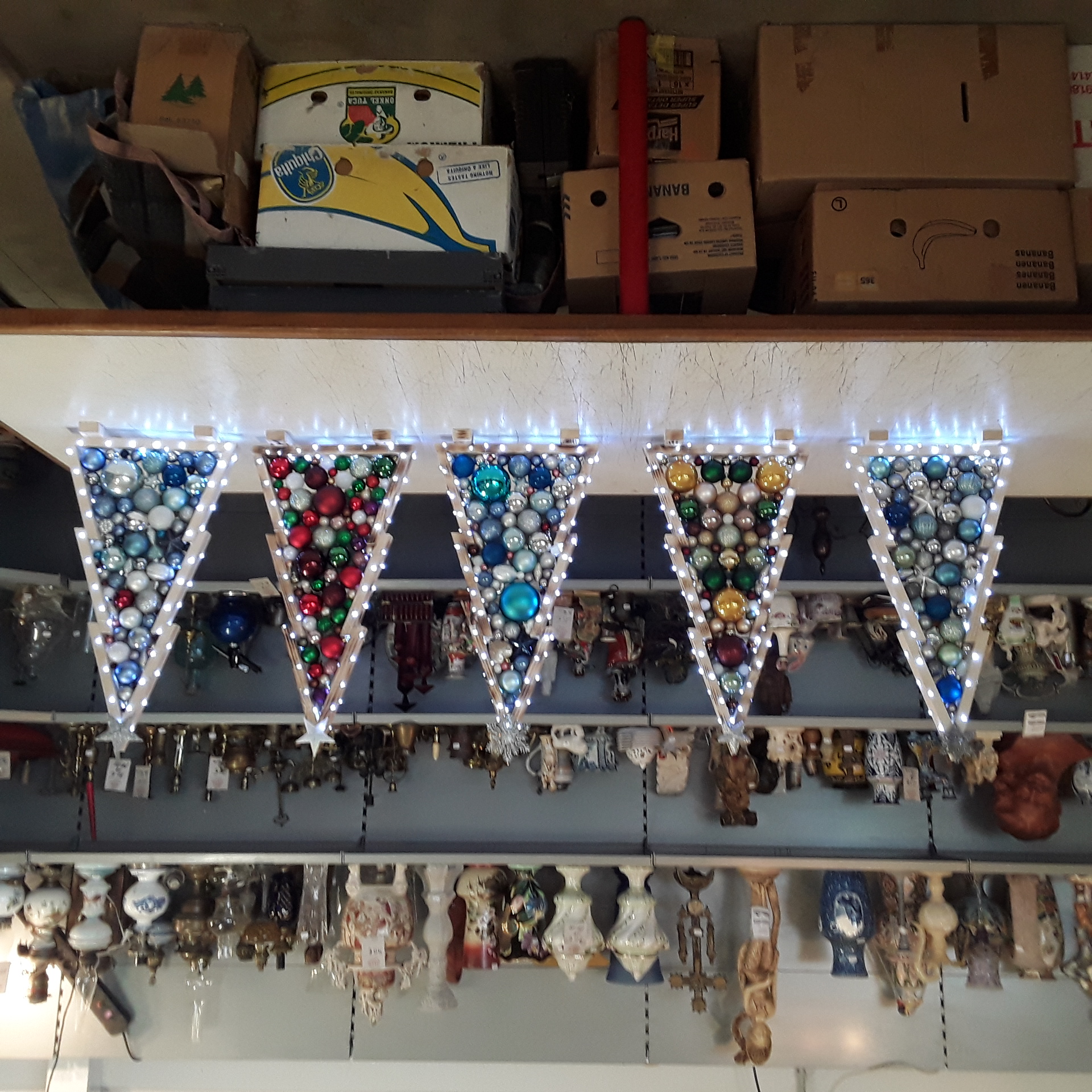 <p>Sapin de Noël éclairé<br />artisanal<br />69,00 € T.T.C<br /><a href="/Article/122688?type=depose" style="color:white;" target="_blank">Lien vers l'article</a></p>