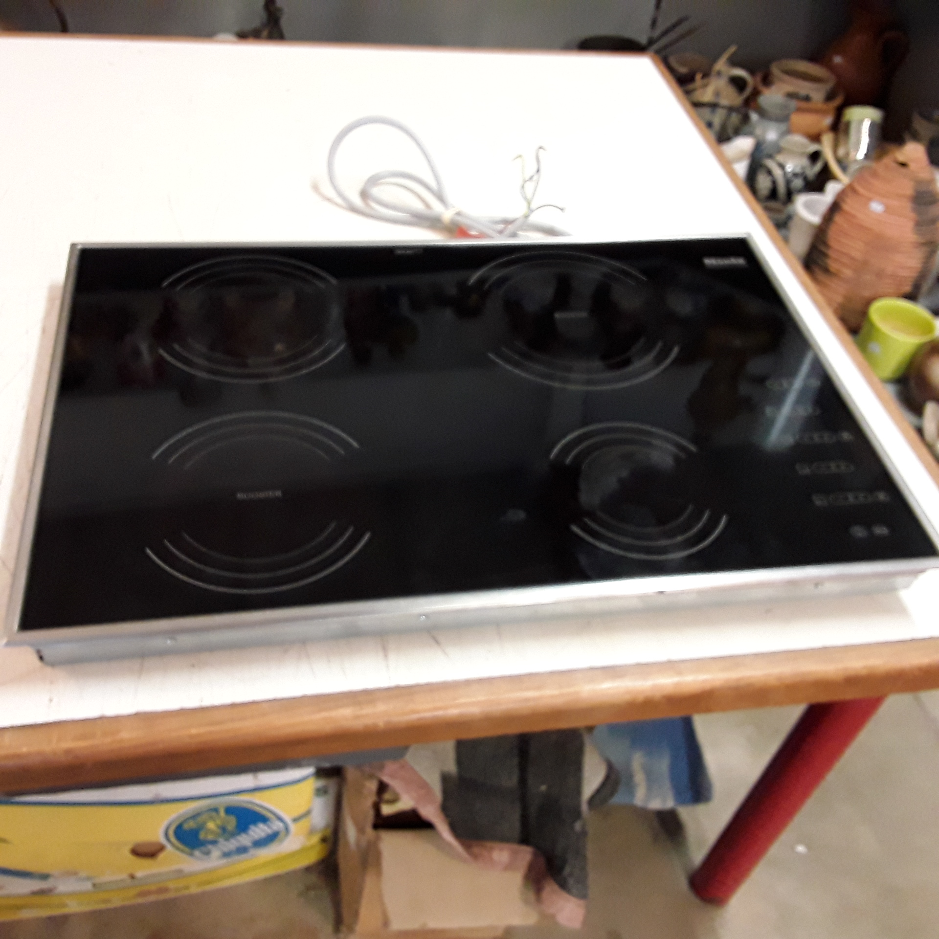 <p>Taque Miele Induction<br />Branchement 220 V<br />120,00 € T.T.C<br /><a href="/Article/122854?type=depose" style="color:white;" target="_blank">Lien vers l&#39;article</a></p>