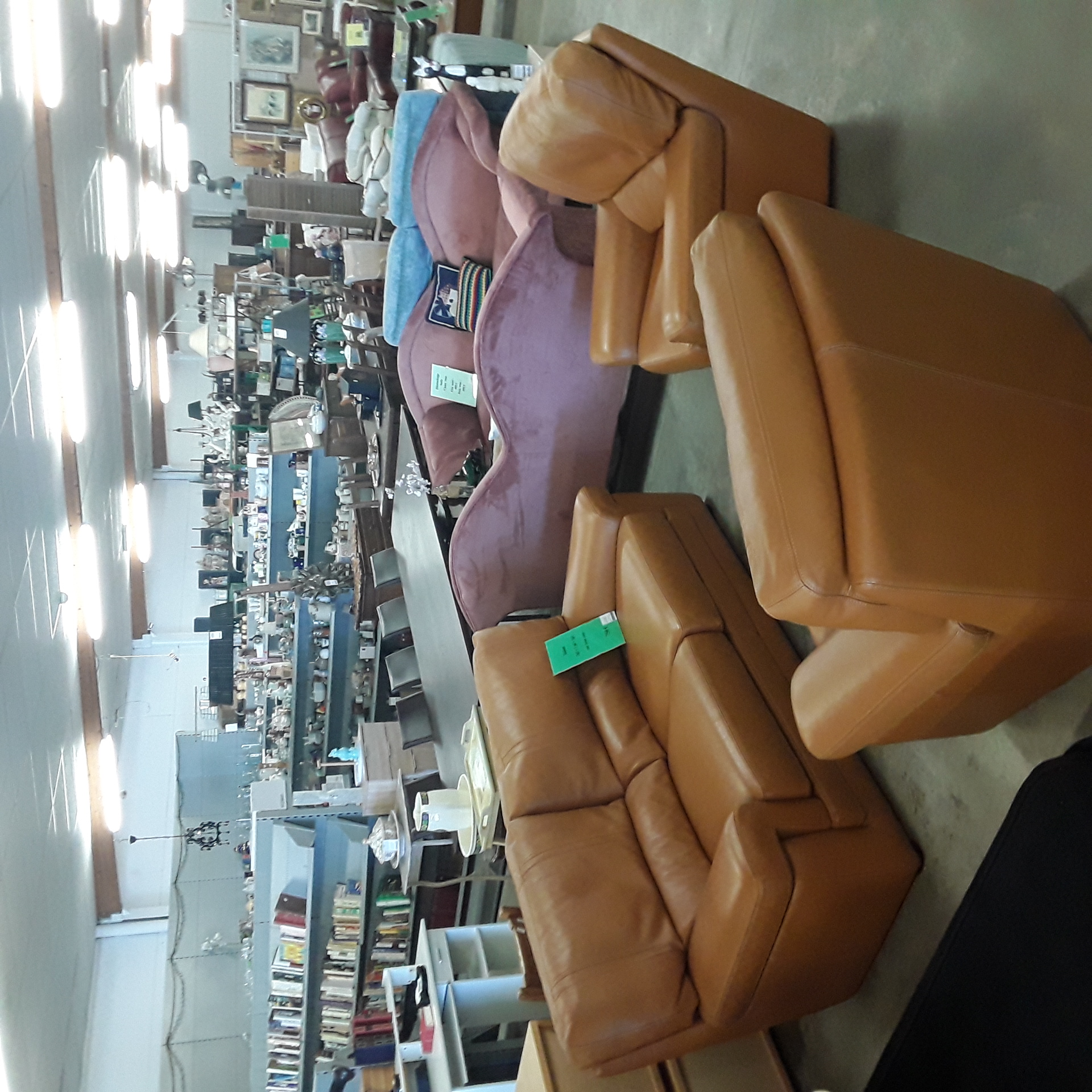 <p>Salon 3+1+1 Cuir brun<br />750,00 € T.T.C<br /><a href="/Article/124558?type=depose" style="color:white;" target="_blank">Lien vers l'article</a></p>