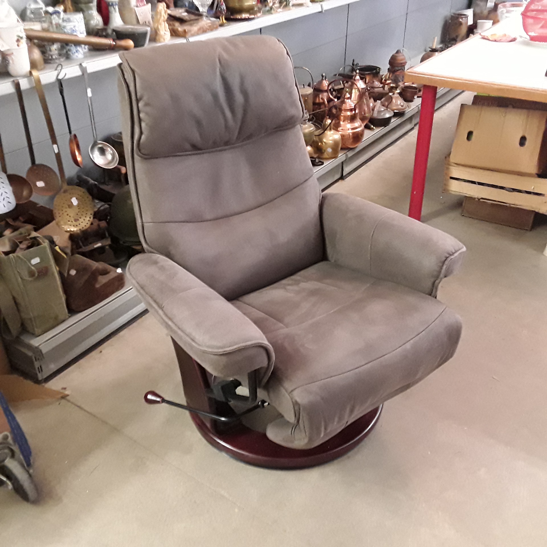 <p>Fauteuil 1 place relax<br />mécanique<br />100,00 € T.T.C<br /><a href="/Article/121226?type=depose" style="color:white;" target="_blank">Lien vers l&#39;article</a></p>