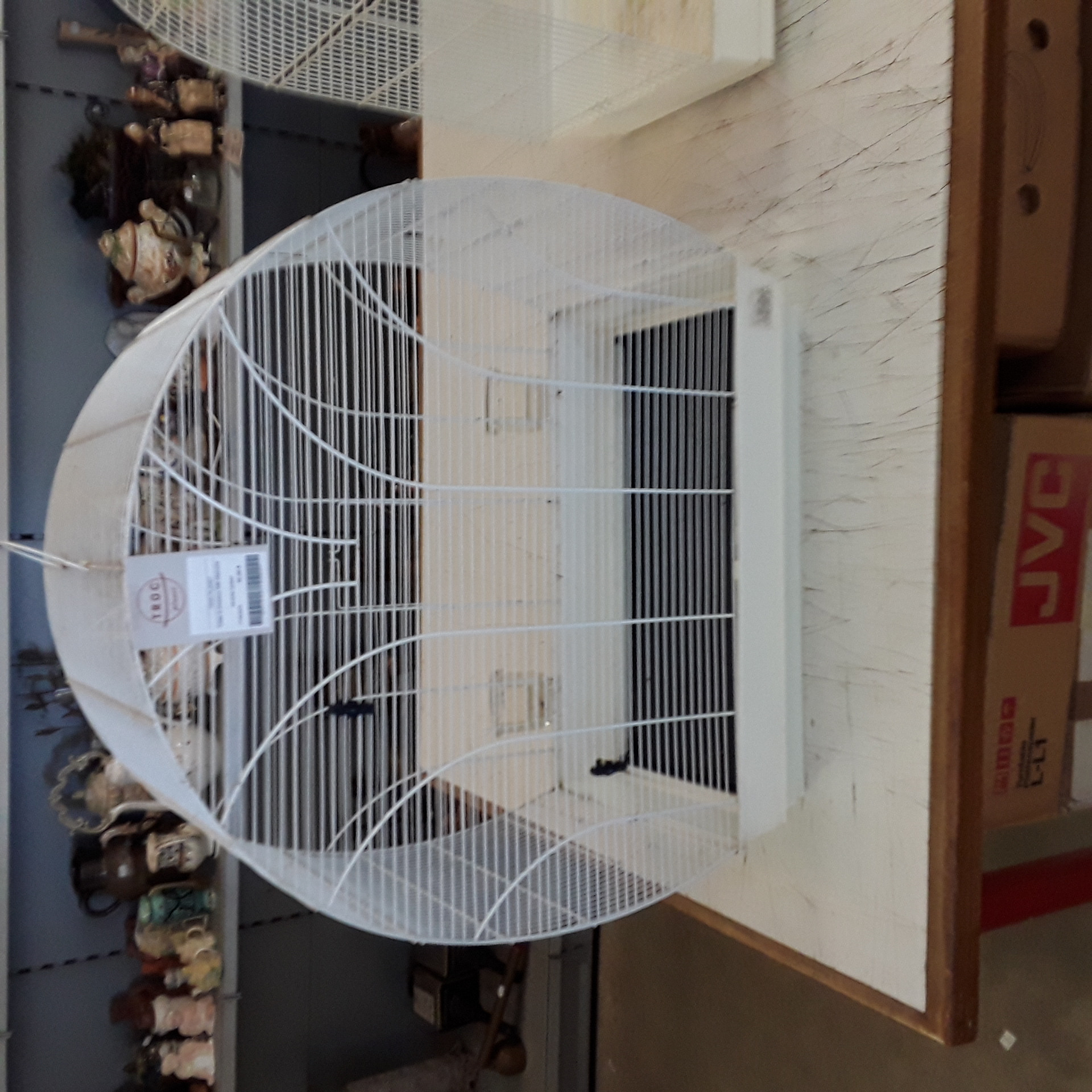 <p>Cage à oiseaux GM blanche<br />30,00 € T.T.C<br /><a href="/Article/123947?type=depose" style="color:white;" target="_blank">Lien vers l'article</a></p>