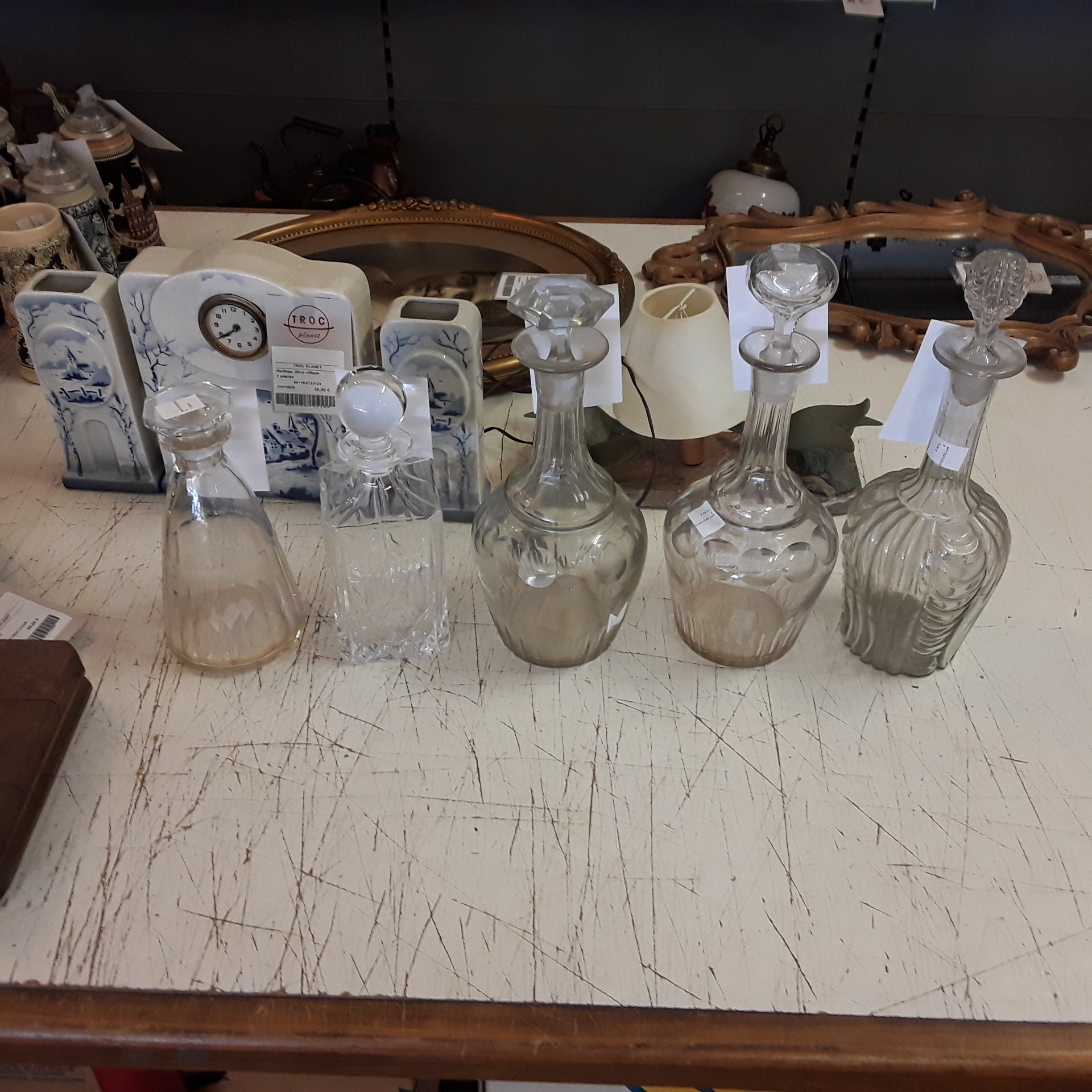 <p>Carafe à  vin <br />avec bouchon <br />15,00 € T.T.C<br /><a href="/Article/123128?type=depose" style="color:white;" target="_blank">Lien vers l'article</a></p>