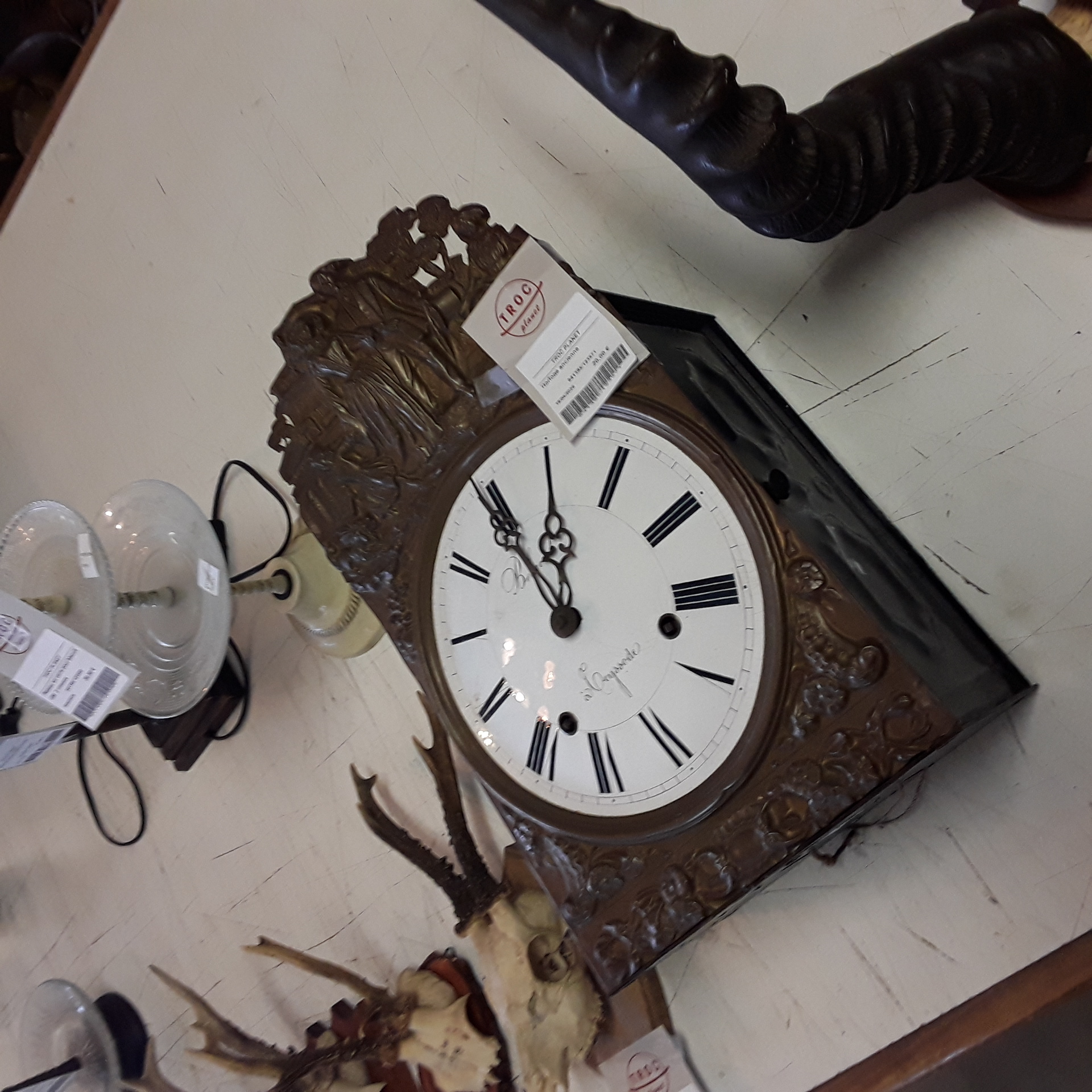 <p>Horloge ancienne<br />20,00 € T.T.C<br /><a href="/Article/123571?type=depose" style="color:white;" target="_blank">Lien vers l'article</a></p>