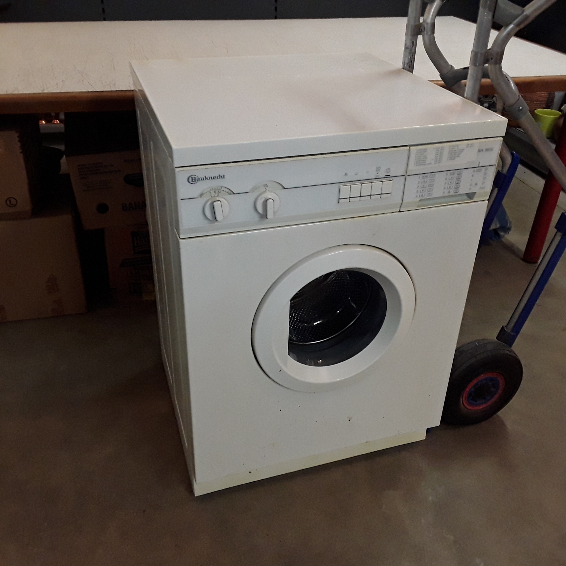 <p>Machine à laver Bauknecht<br />40,00 € T.T.C<br /><a href="/Article/122709?type=depose" style="color:white;" target="_blank">Lien vers l'article</a></p>