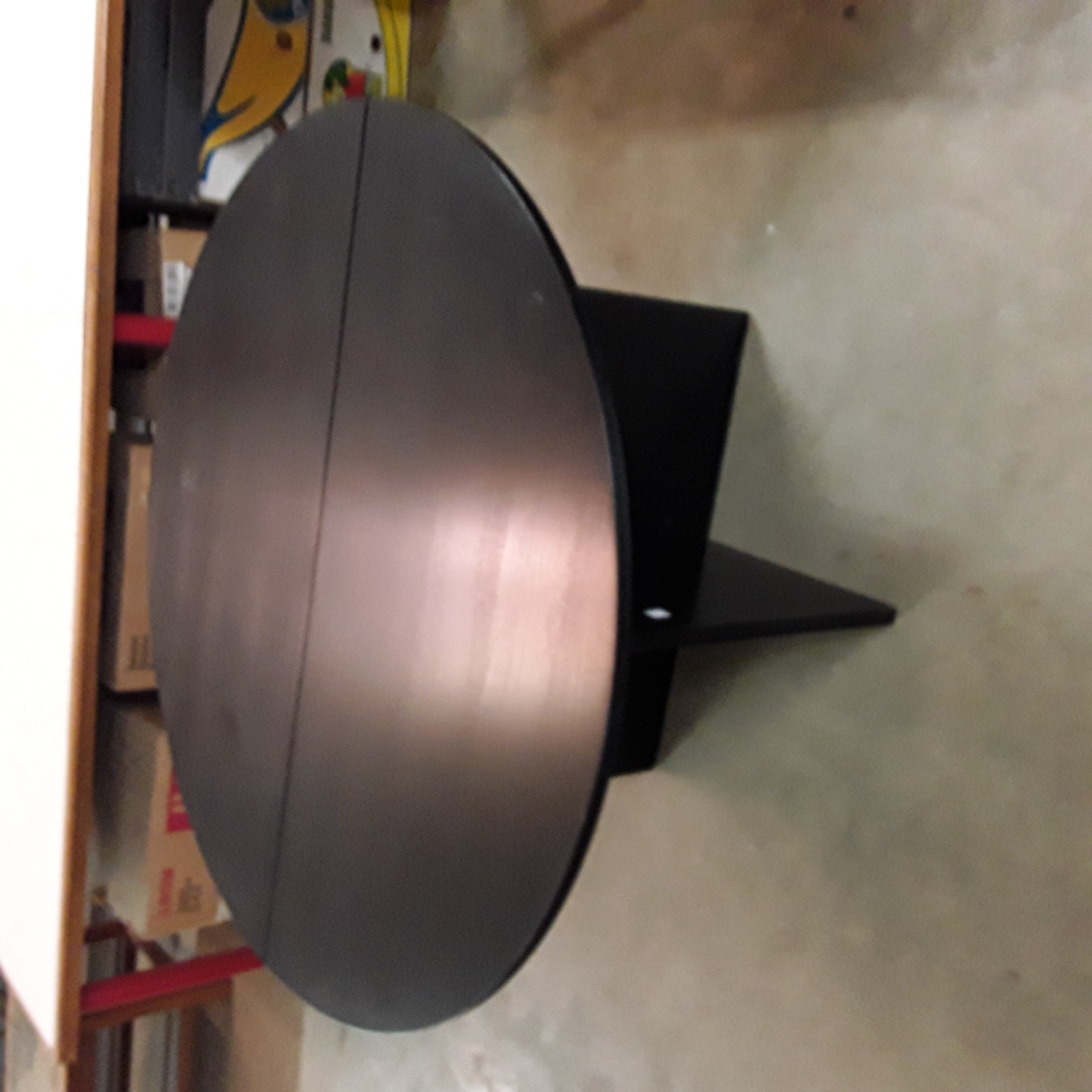 <p>Table ronde noir demi lune<br />Dépliable<br />60,00 € T.T.C<br /><a href="/Article/123281?type=depose" style="color:white;" target="_blank">Lien vers l'article</a></p>